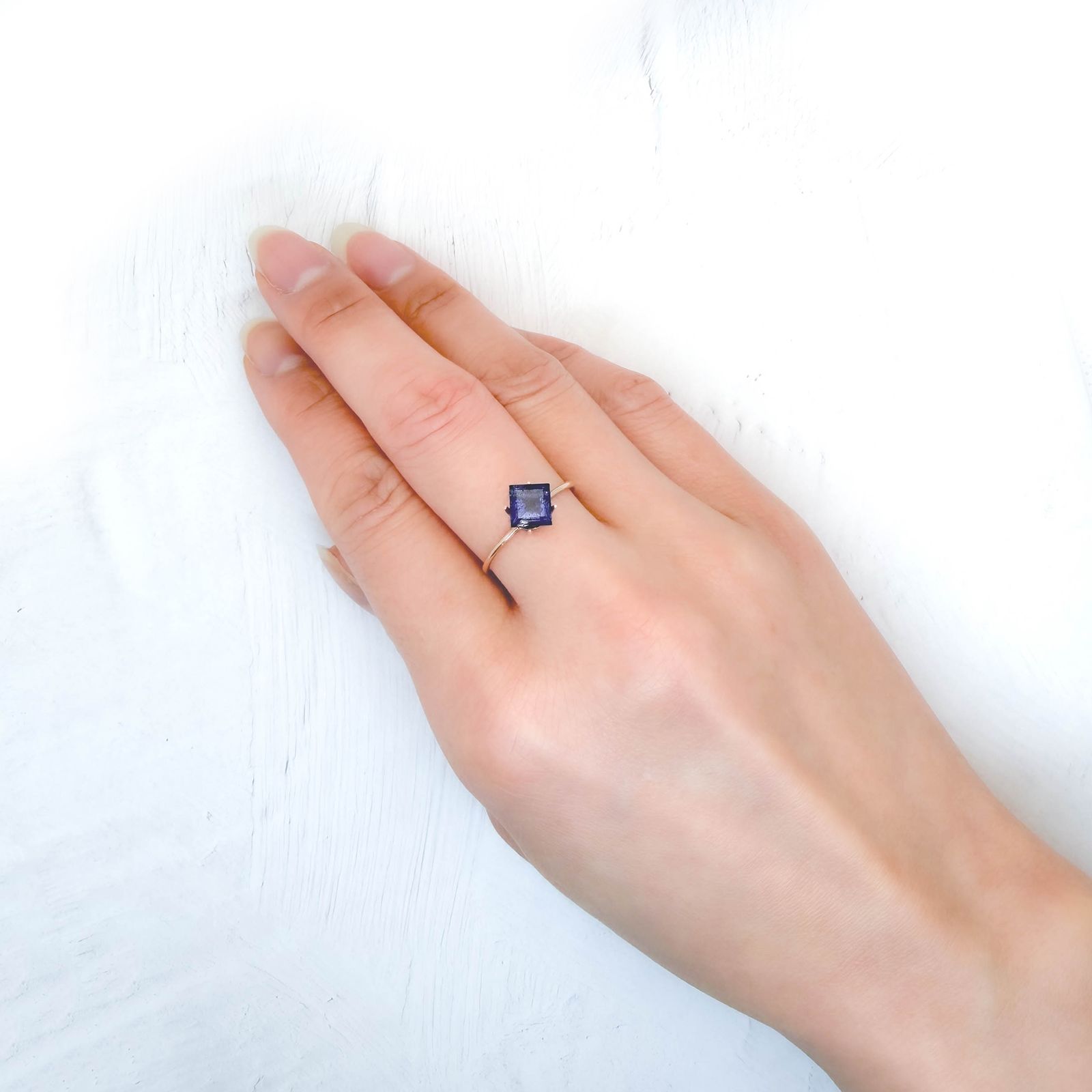 アイオライトサンストーン インド/ブラジル産 1.11ct / 5.9x5.8mm前後 [260231665]