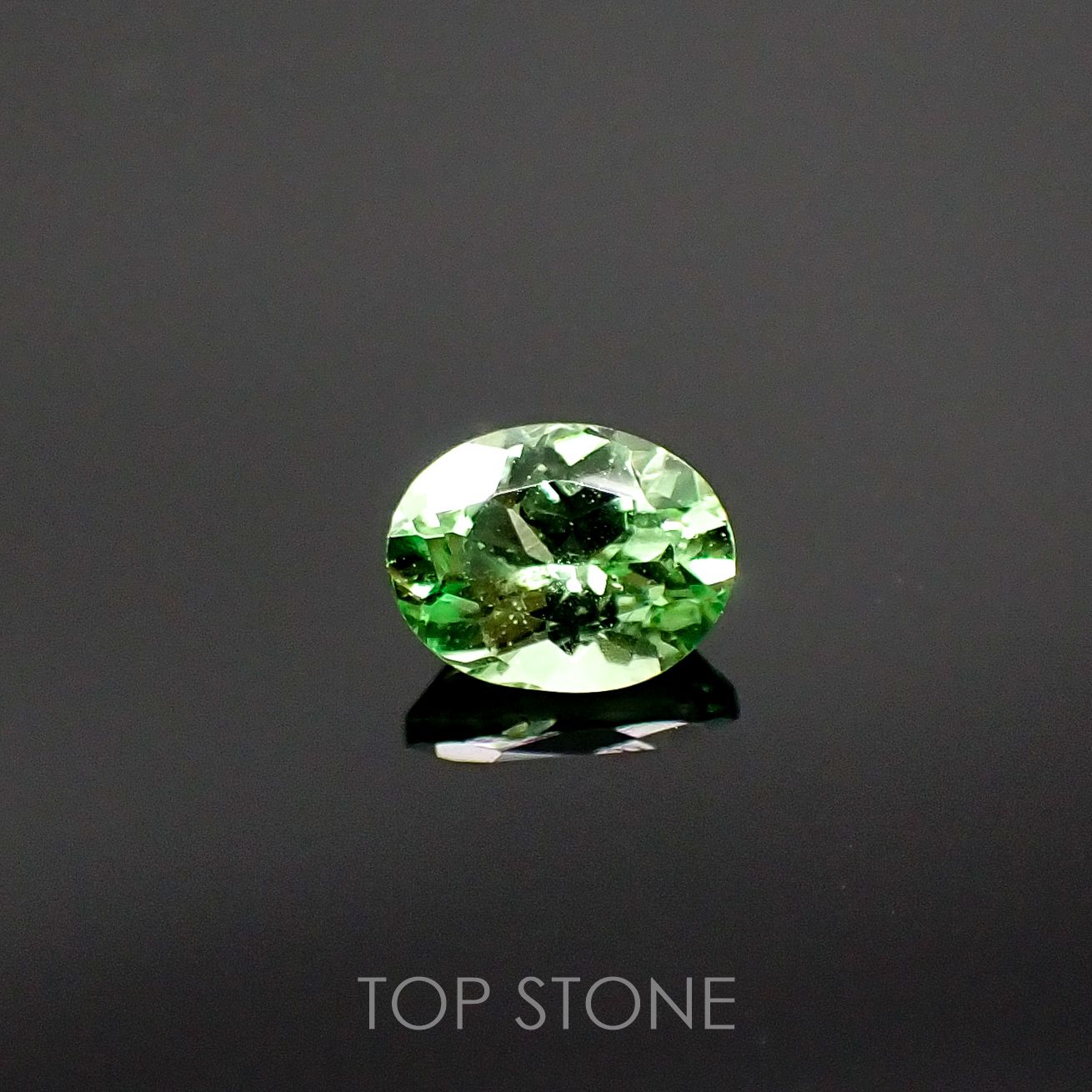 ミントガーネット(宝石名グリーン グロッシュラー・ガーネット) タンザニア産 0.37ct 識別済[210711535]5×3.8mm前後