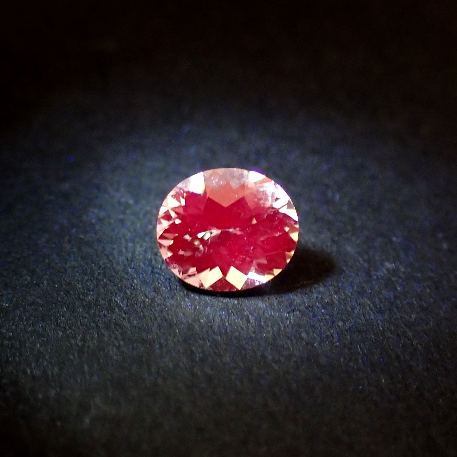 アイスラベンダーサファイア(宝石名サファイア)スリランカ/マダガスカル産 0.84ct 識別済[240226284]6x5.3mm前後
