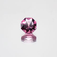 ◇オクタゴンカット◇マラヤガーネットSA(宝石名ガーネット) タンザニア産 0.40ct 識別済[210611032]4×4mm前後