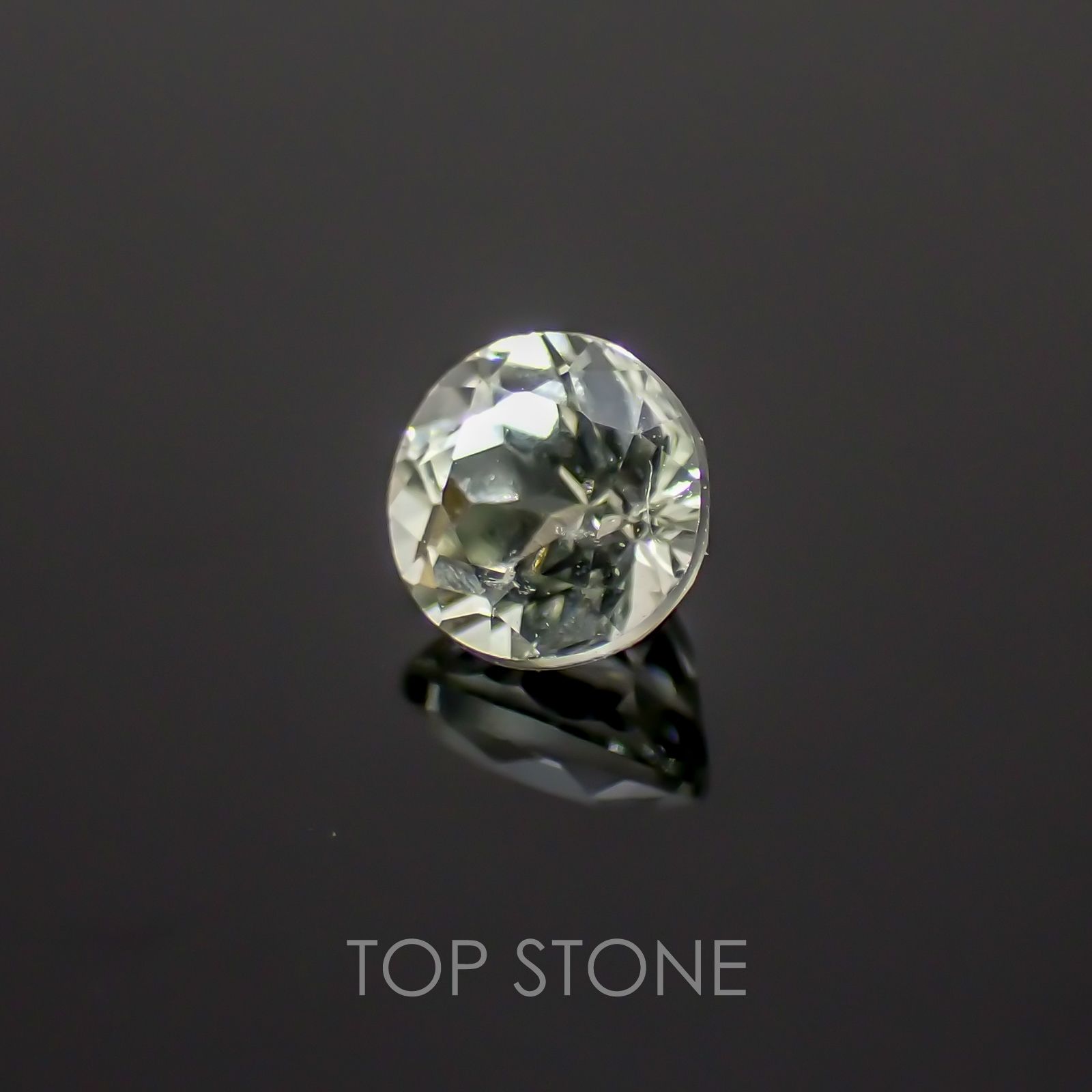 リューコガーネット(宝石名ホワイト グロッシュラー・ガーネット) ビルマ産 0.24ct 識別済[19111482]3.6×3.6mm前後