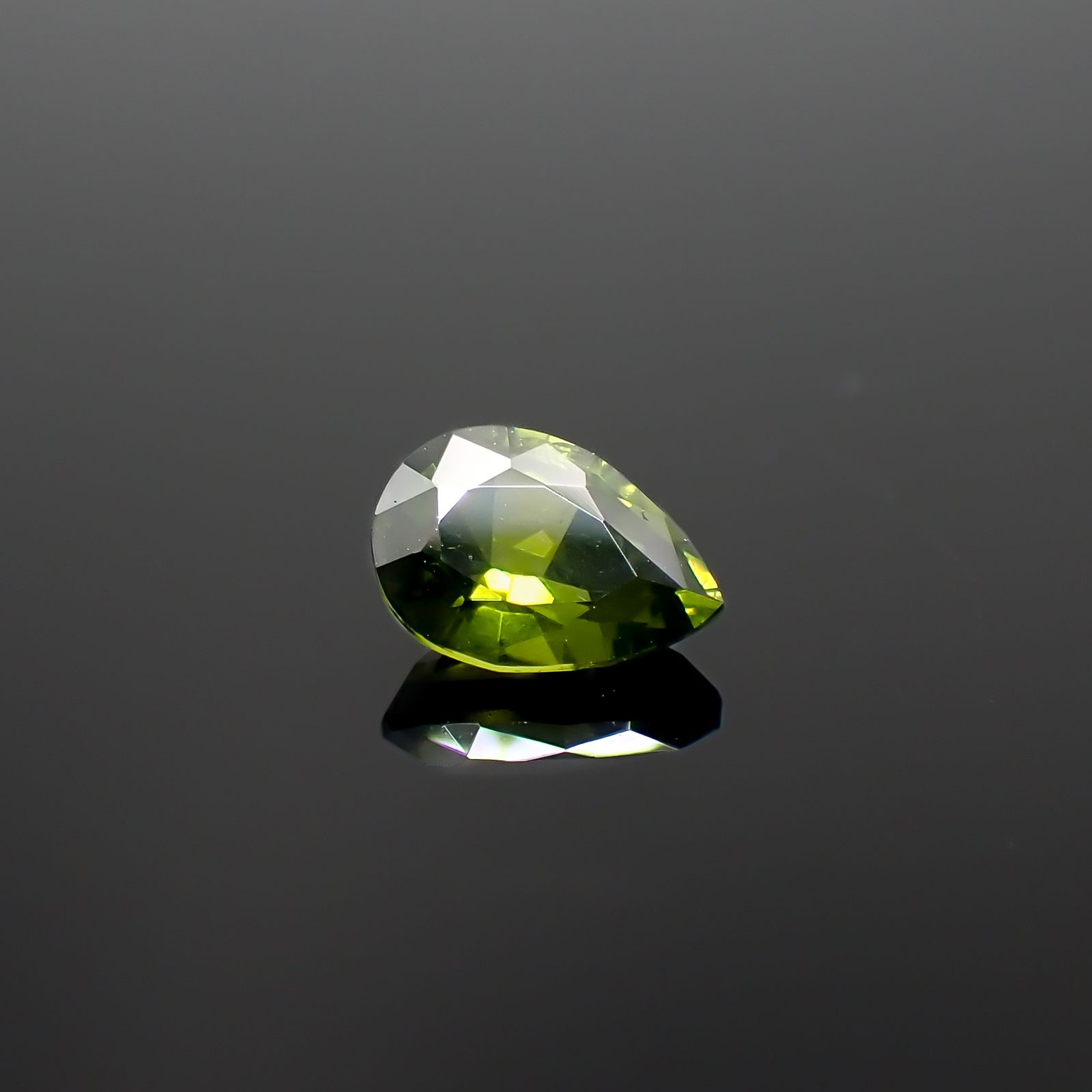グリーンジルコン スリランカ/カンボジア産 0.97ct[240929090]7.2x4.9mm前後