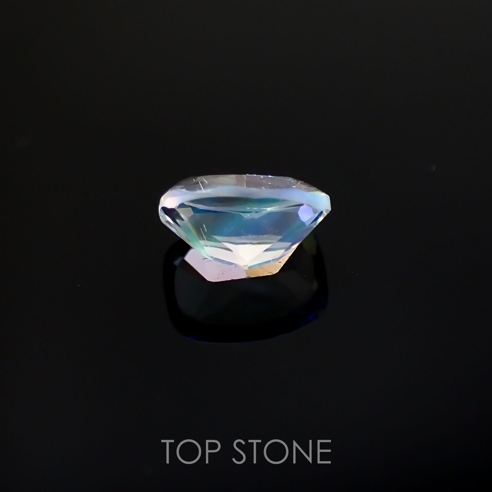 レインボームーンストーン(宝石名ラブラドライト)タンザニア産 0.65ct 識別済[220616648]6.5x4.8mm前後