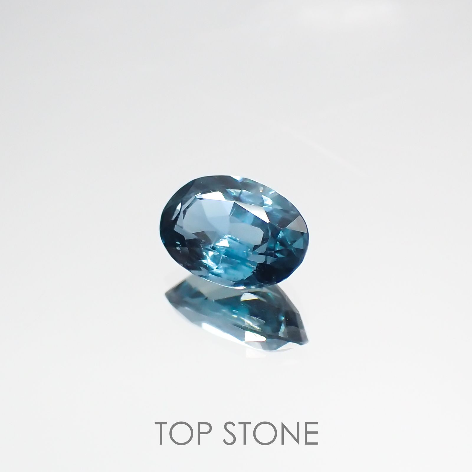 オーシャンブルーカイヤナイト ネパール産 ルース 0.58ct[210711422]6.2×4.1mm前後