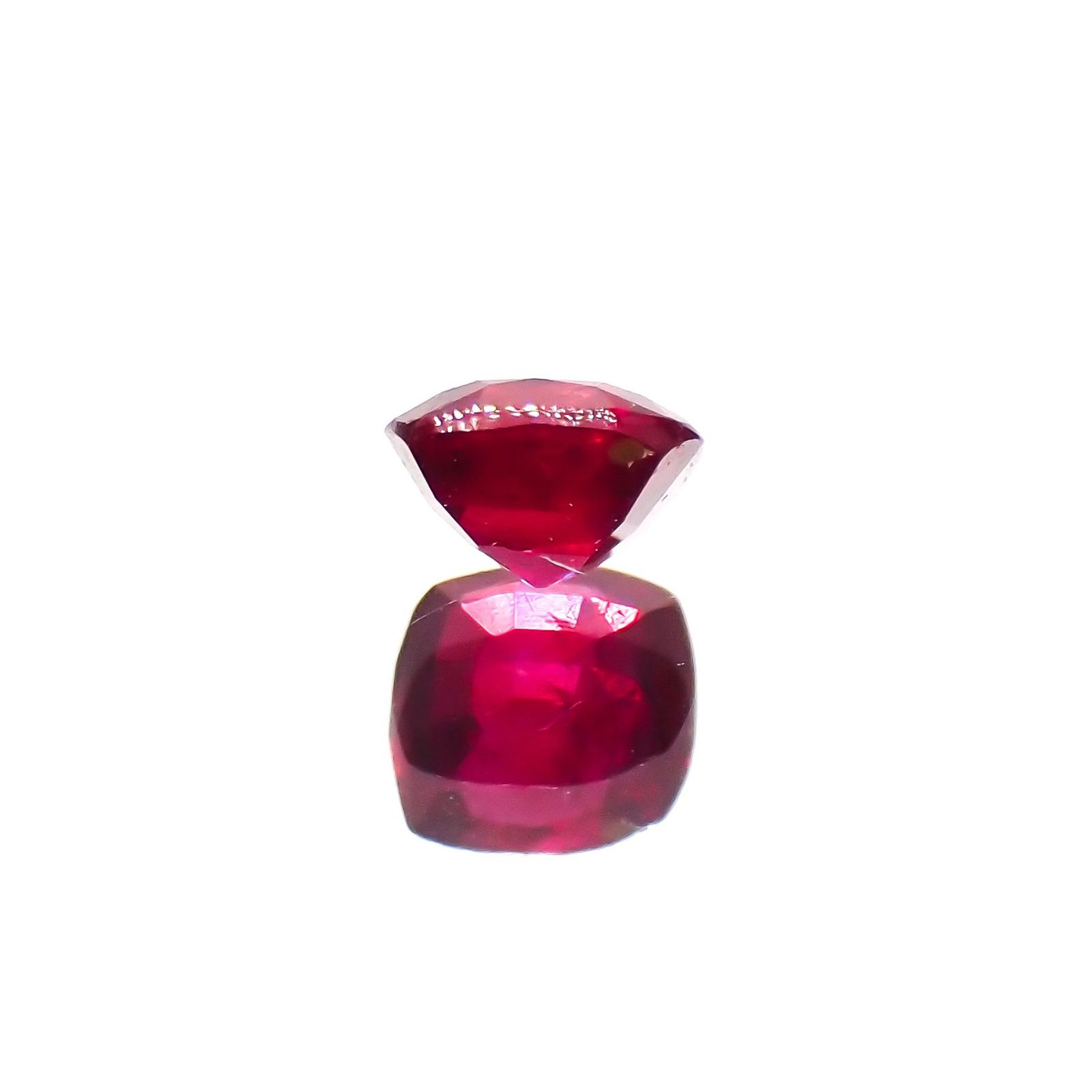 ルビー 非加熱 マダガスカル産 0.28ct / 3.7x3.5mm前後 [230622342]