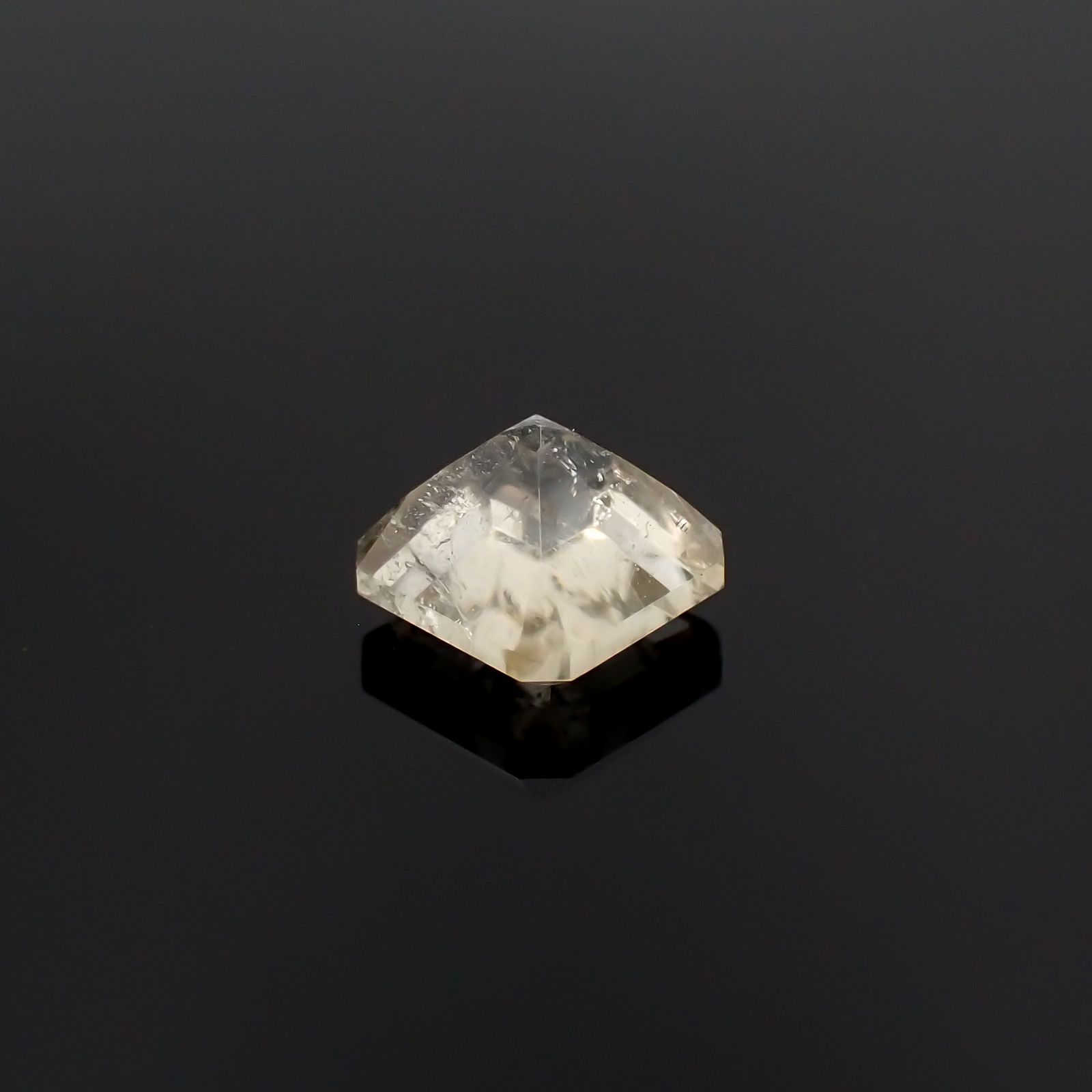 メライト(宝石名メライト)ハンガリー/ドイツ産 0.248ct ソ付(日独)[230823294]4.27x4.25mm前後