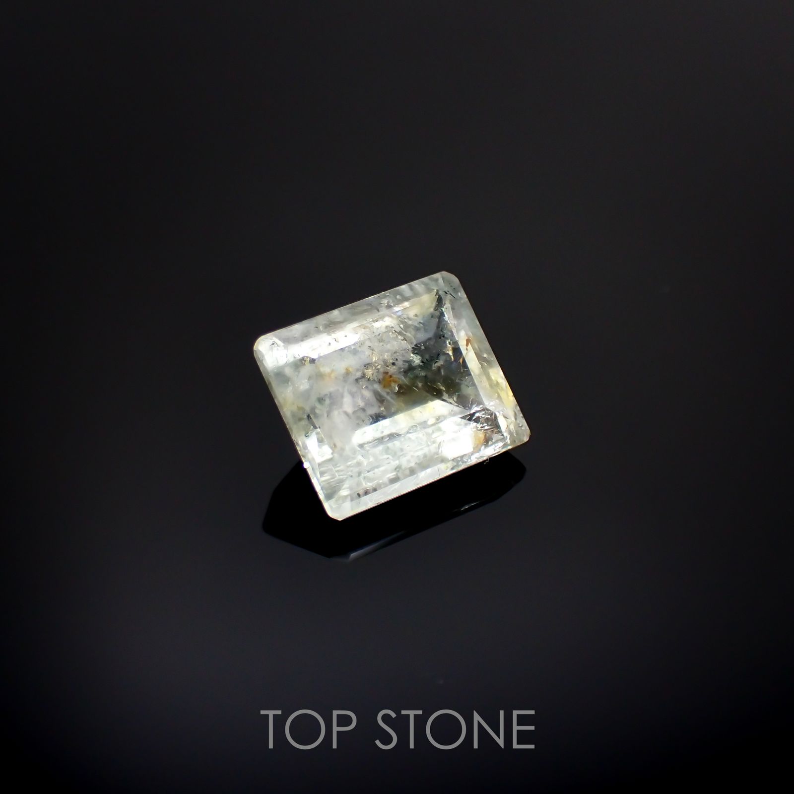 オーロラアクアマリン(宝石名アクアマリン) ブラジル産 4.75ct 識別済[210812715]11.2×9.4mm前後