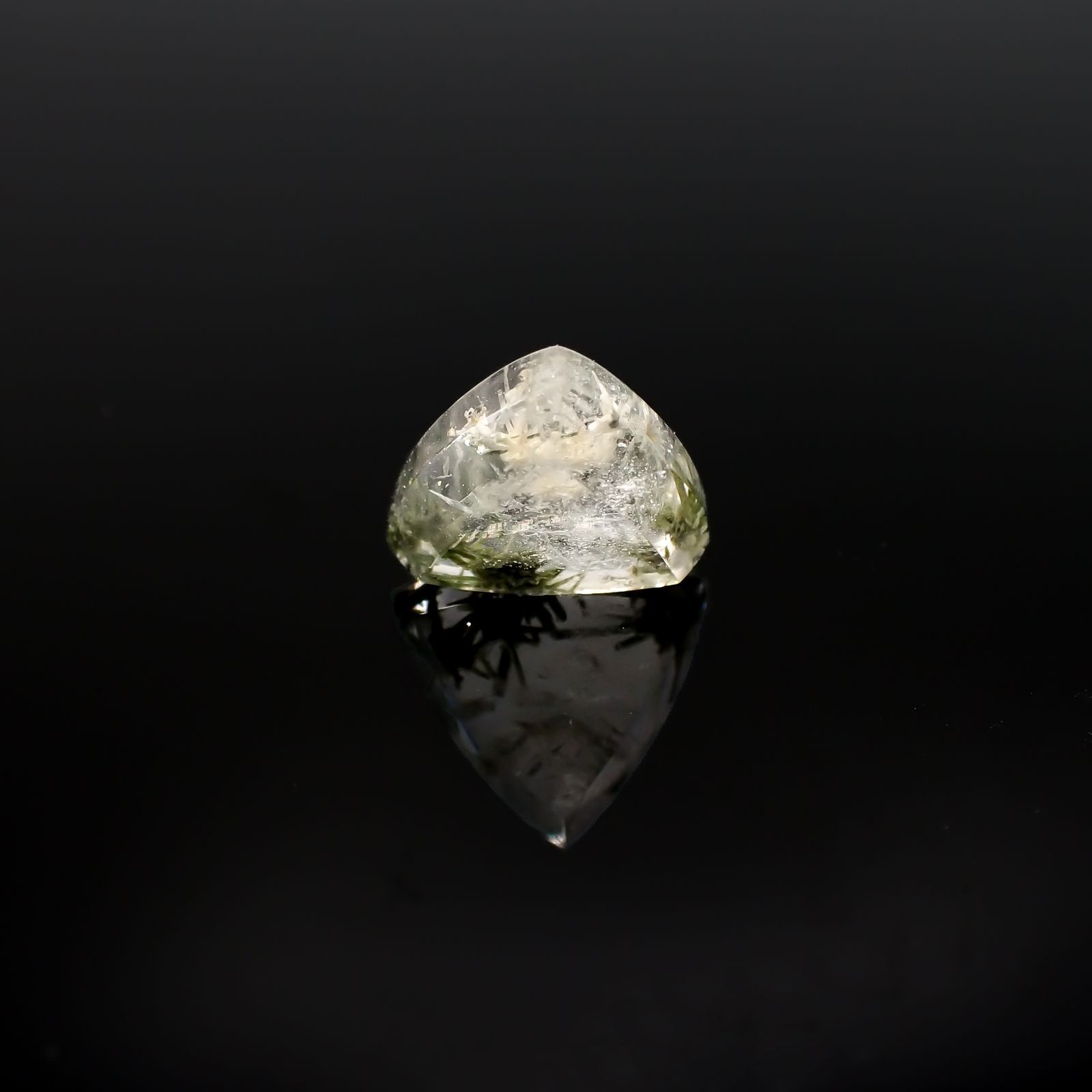 ヘデンベルジャイトインクォーツ インドネシア産 3.83ct [220917830]10.5x11.2mm前後