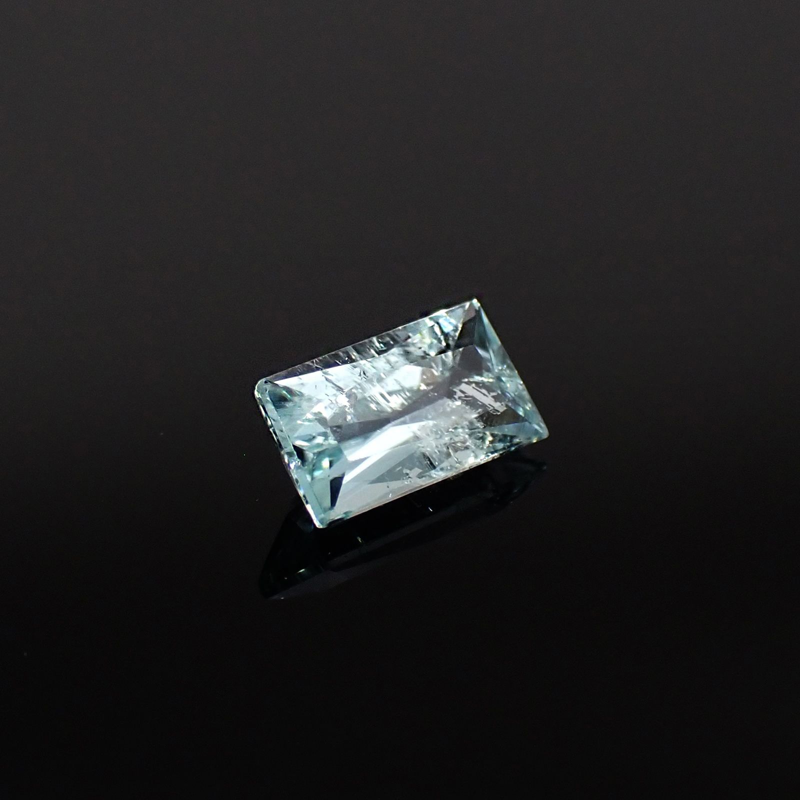 パライバトルマリン(宝石名トルマリン/別名パライバ・トルマリン)モザンビーク産 識別済 0.44ct / 6.2x3.4mm前後 [230522236]
