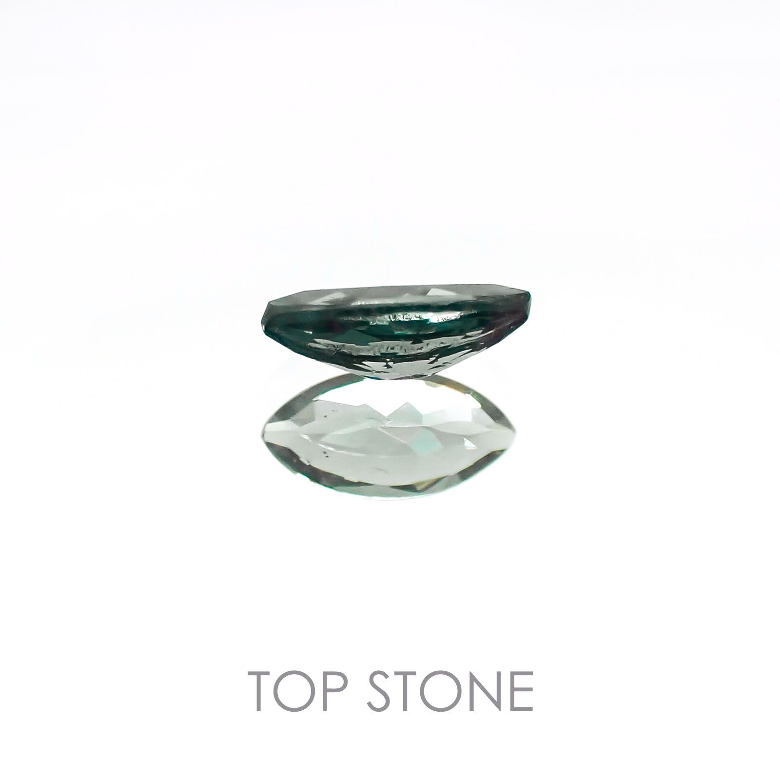 カラーチェンジガーネット(アレキタイプ)(宝石名ガーネット/カラーチェンジタイプ) マダガスカル・ベキリー産 0.18ct 識別済[20106600]5.1×2.6mm前後