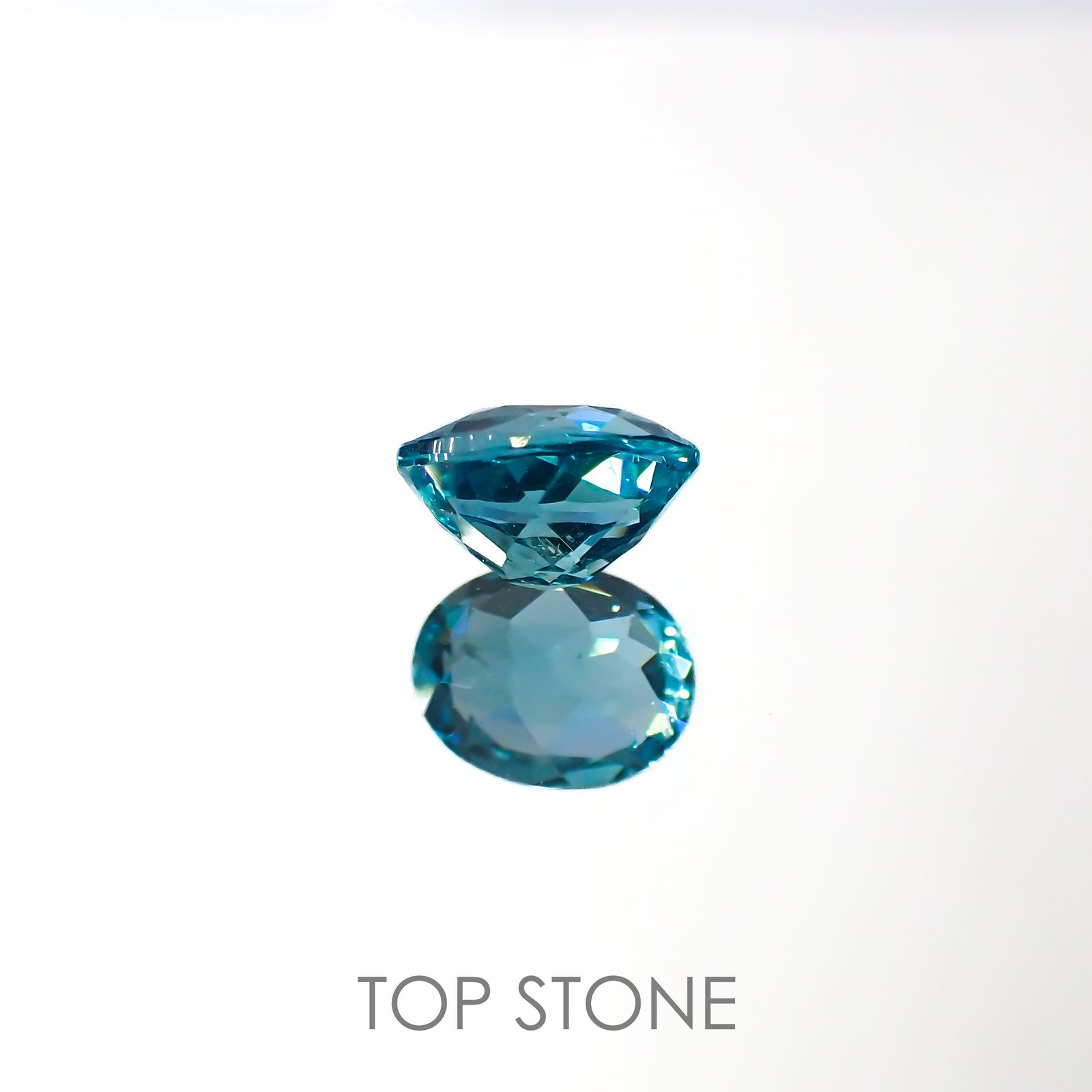 アパタイト(宝石名アパタイト)マダガスカル産 0.78ct 識別済[220616385]6.3x4.9mm前後
