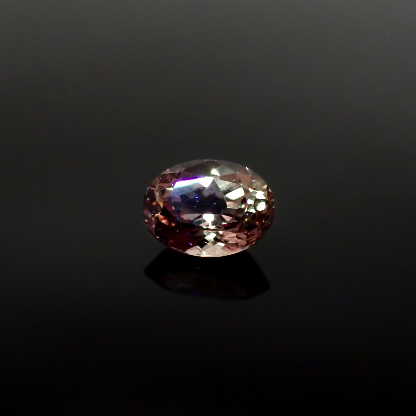 ドラゴンガーネット タンザニア産 1.03ct [241229408]6.8x5.1mm前後