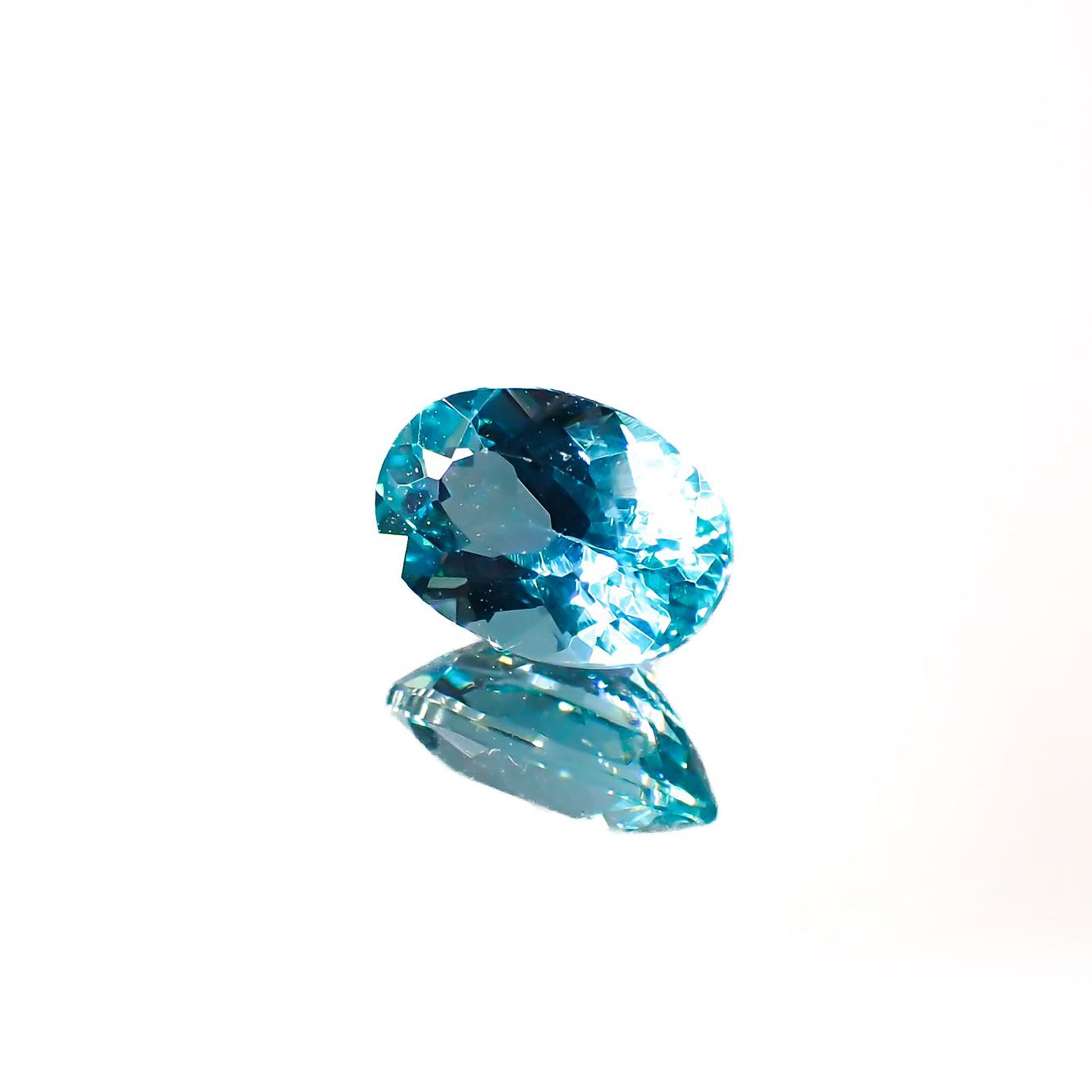 アパタイト(宝石名アパタイト)マダガスカル産 0.83ct 識別済[220616383]7.1x4.9mm前後