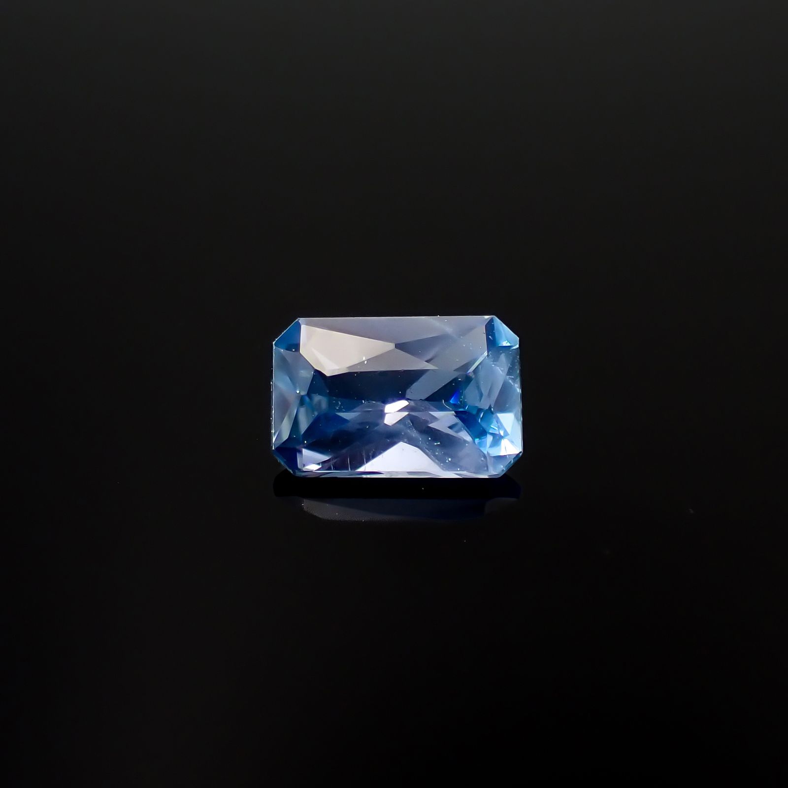アパタイト フルオレッセンス ジンバブエ産 1.00ct[240929095]7.6x5mm前後