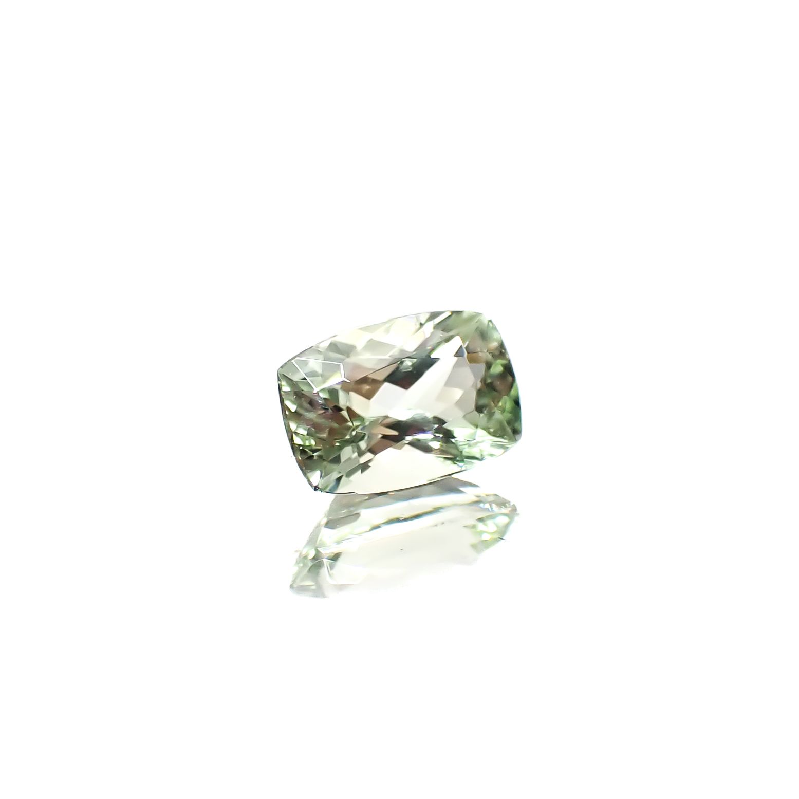 グリーントルマリン(宝石名トルマリン)ナイジェリア産 0.58ct 識別済[240628118]6.1x4.2mm前後