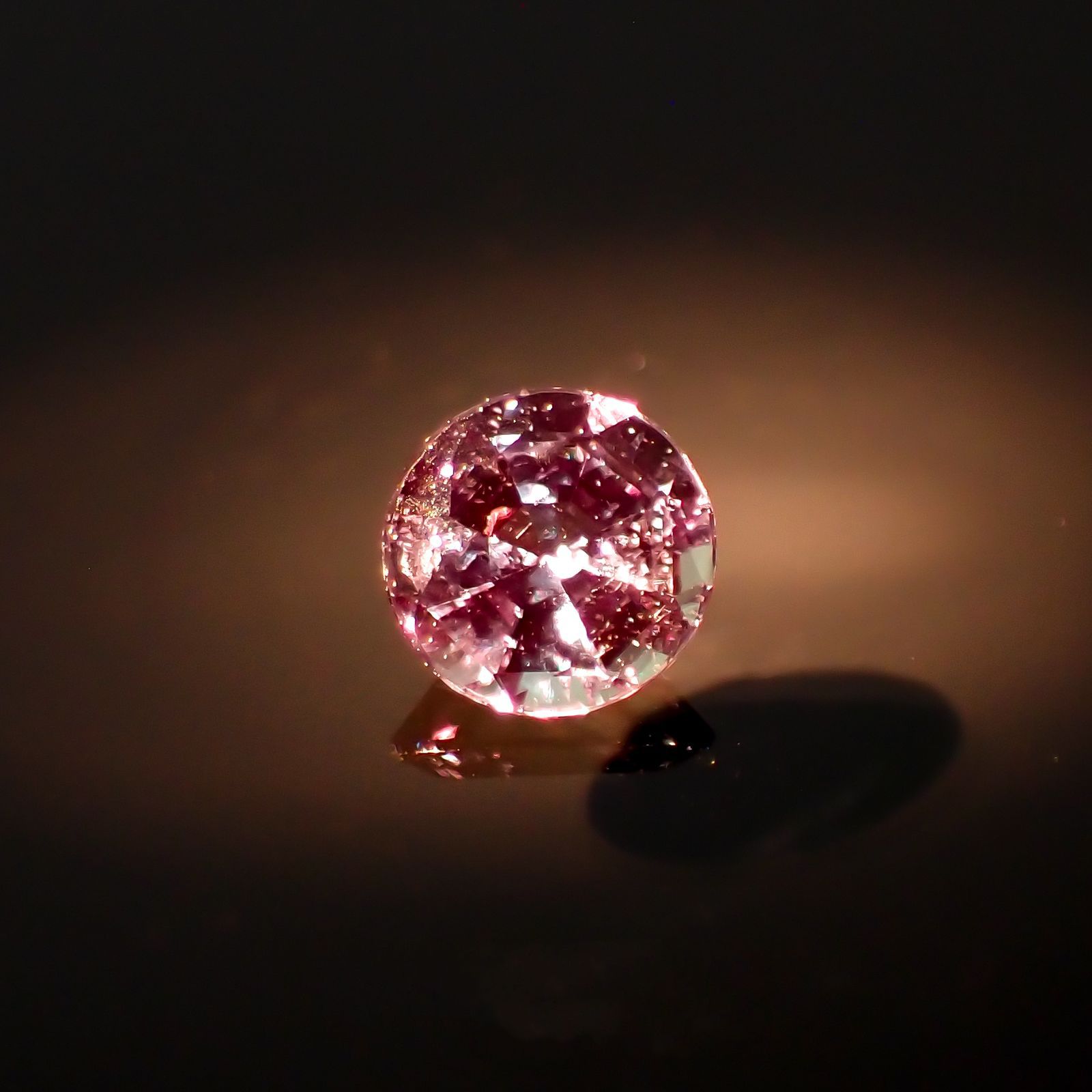 アレキサンドライト(宝石名アレキサンドライト)ブラジル産/EmeraldMains社製 0.158ct ソ付(彩珠)[220516026]3.4x3.3mm前後