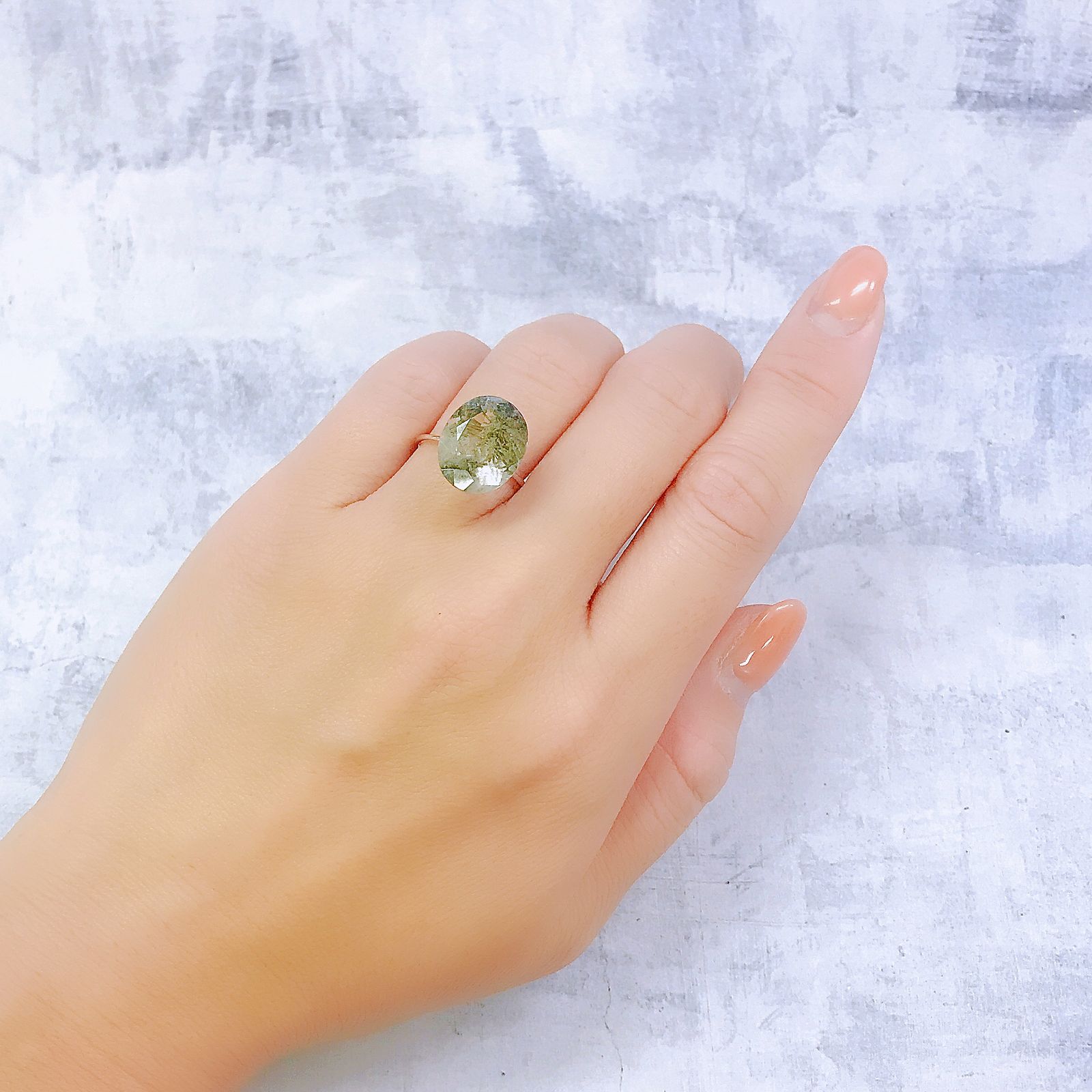 ヘデンベルジャイトインクォーツ インドネシア産 6.94ct [220917824]14.4x11.5mm前後