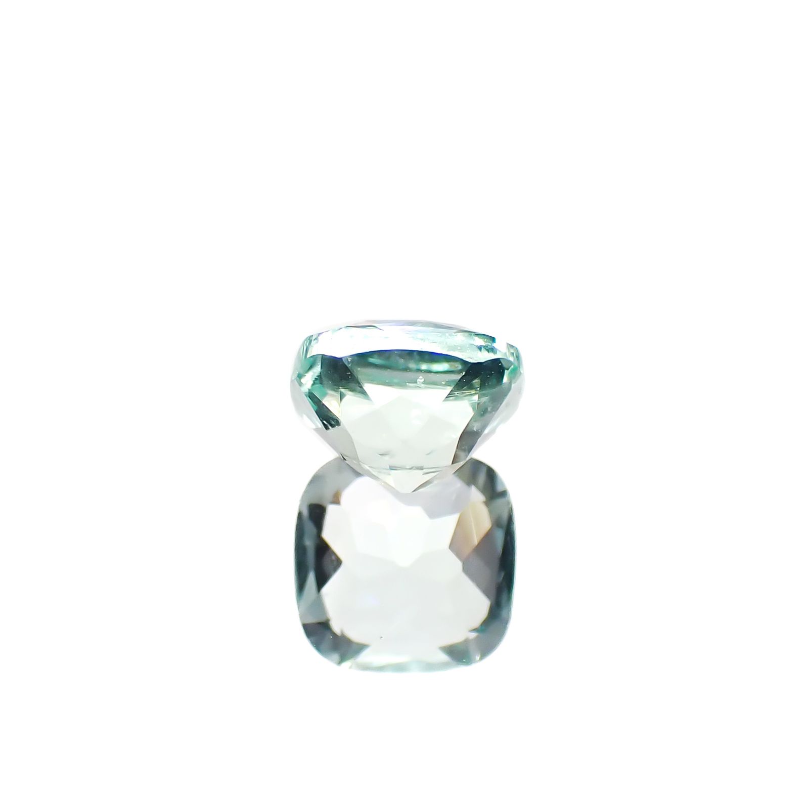 ミントベリル(宝石名グリーン・ベリル)ブラジル産 0.93ct 識別済[240728589]6x6mm前後