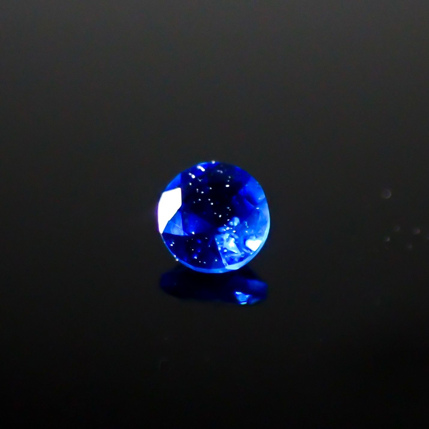 アウイナイト フルオレッセンス ドイツ産 0.017ct[240628301]1.8x1.7mm前後