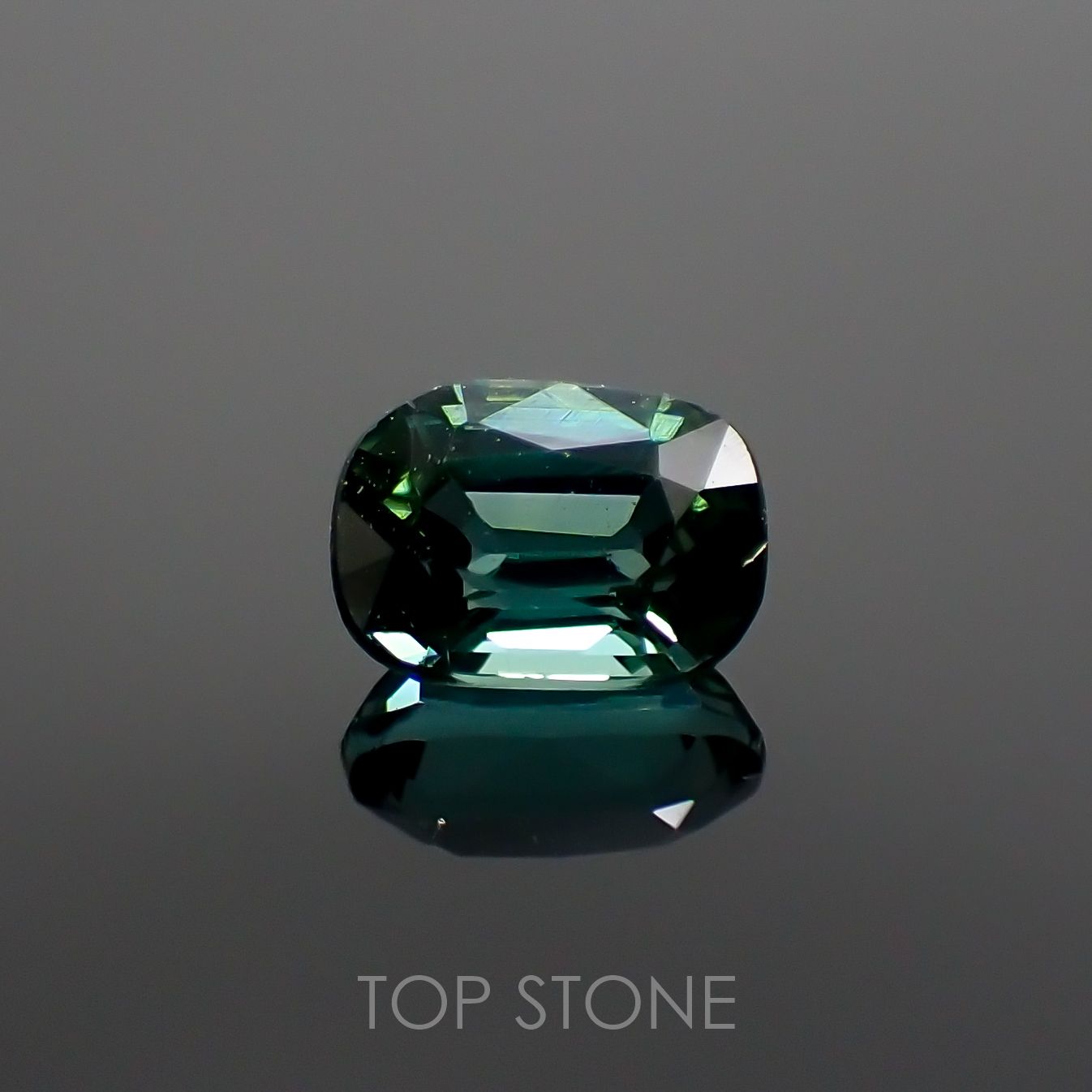 ブルーグリーントルマリン(宝石名グリーン・トルマリン) アフガニスタン産 0.61ct 識別済[211013587]5.8×4.1mm前後