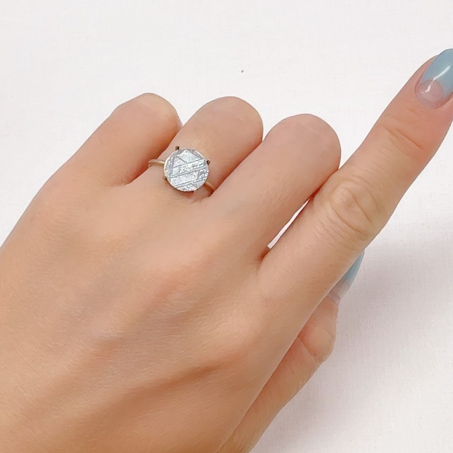 アルタイ隕石 発見地:中国 1.76ct[240125578]9.9x9.9mm前後