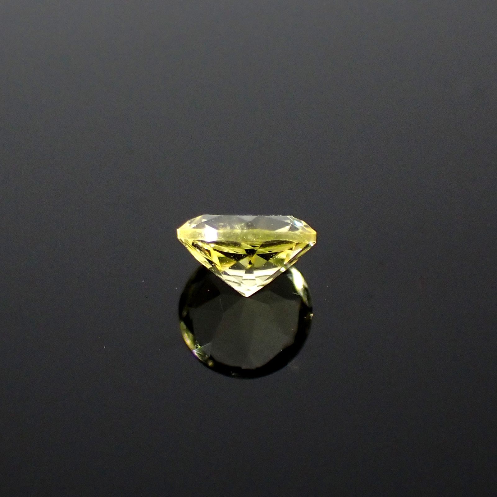 イエローダンビュライト タンザニア産 0.33ct[240125459]4.5x4.5mm前後