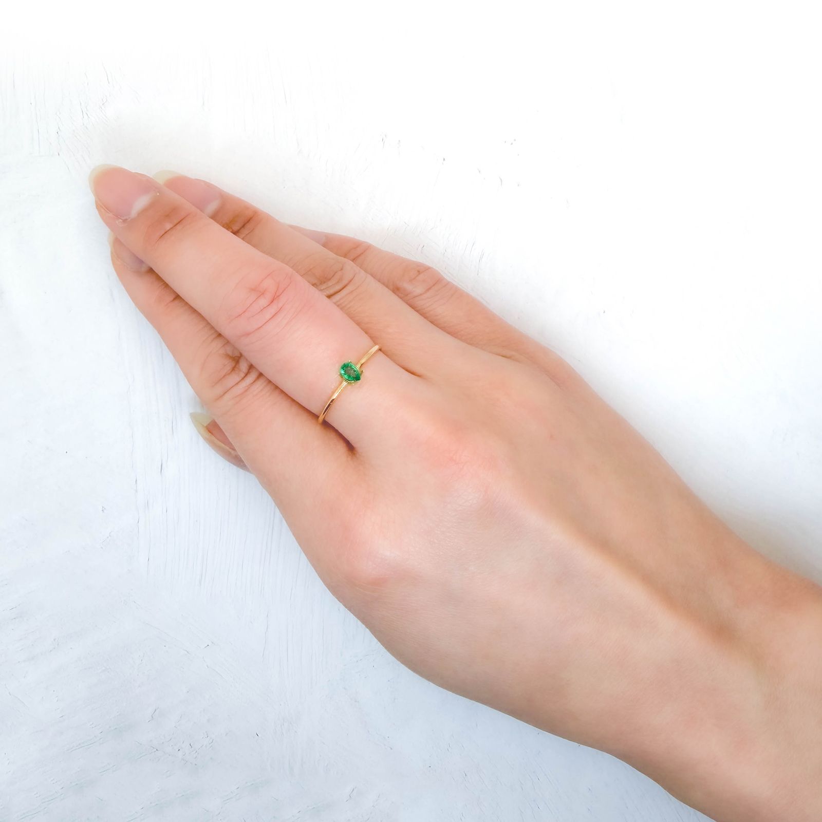 エメラルド コロンビア産 0.14ct / 4.2x2.8mm前後 [260131523]