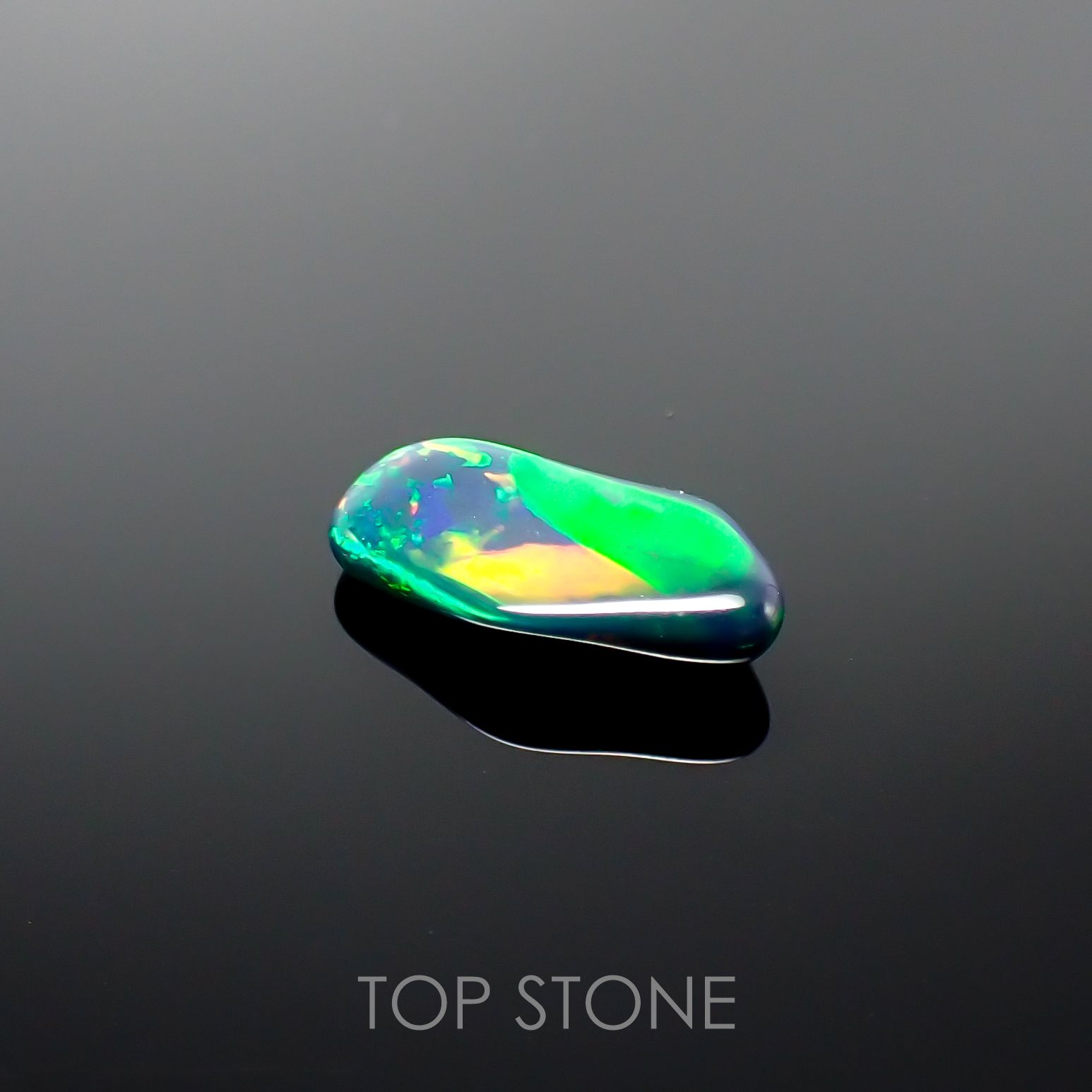 ◇バロック型◇ブラックオパール エチオピア産 ルース 0.85ct[210913238]11.3×5.3mm前後