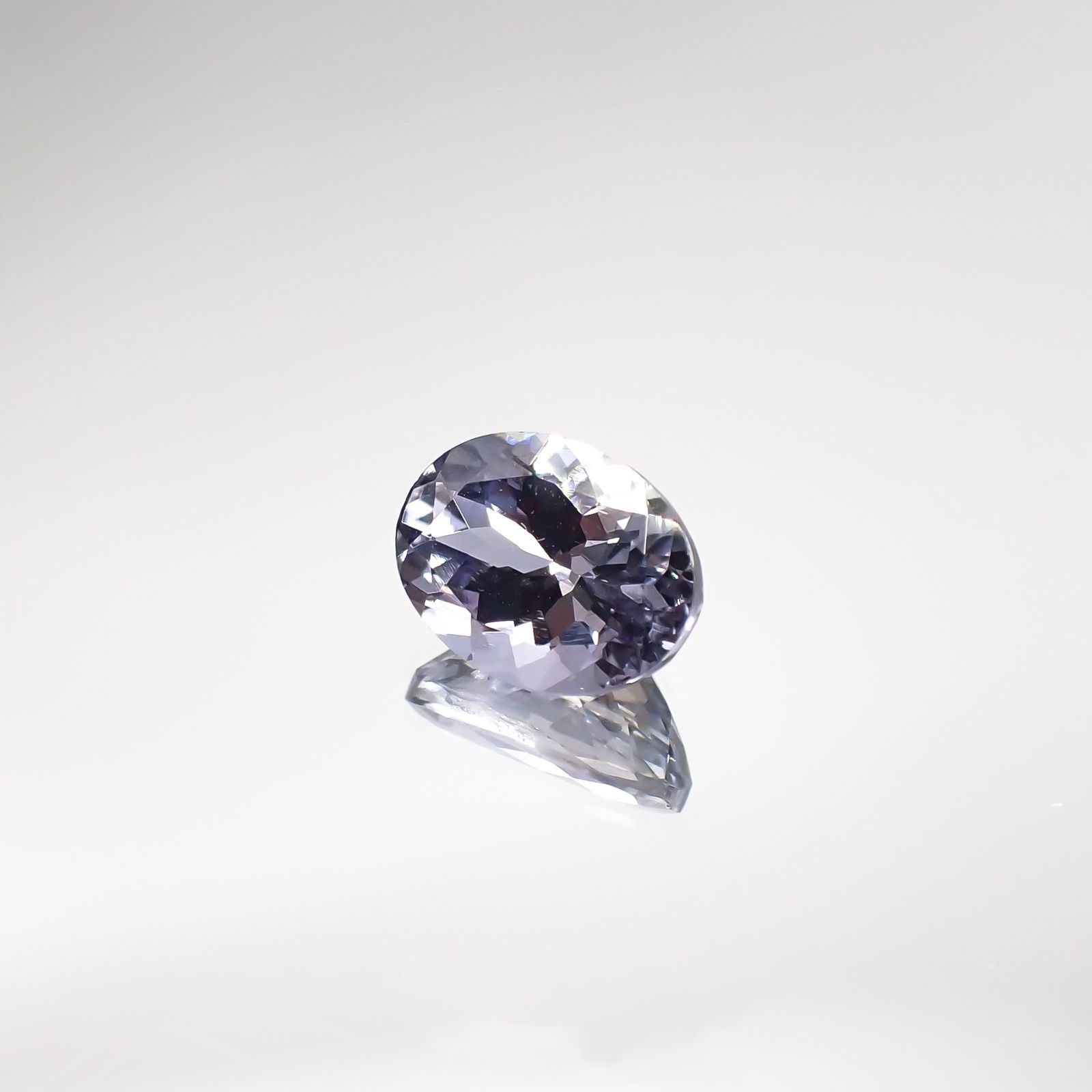 バイカラータンザナイト(宝石名タンザナイト) タンザニア産 1.822ct ソ付(彩珠)[210711826]8.7×6.5mm前後
