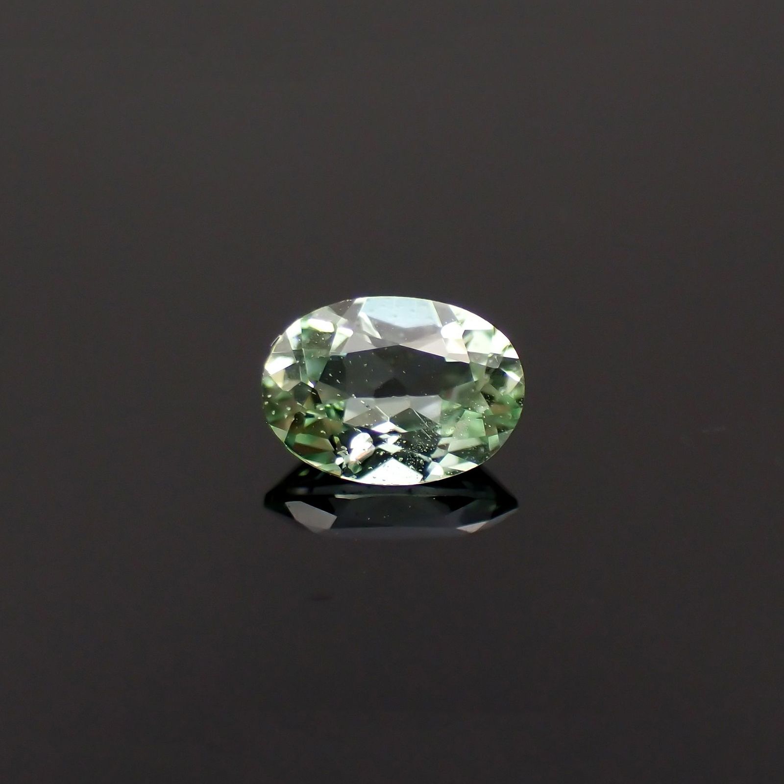バナジウムコーネルピン(宝石名コーネルピン)タンザニア・タンガ州産 識別済 0.34ct / 5.2x3.8mm前後 [230521914]