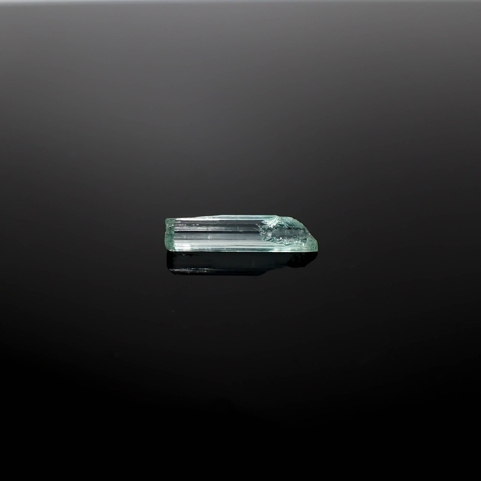 エメラルド柱状結晶 原石 コロンビア産 4.78ct[240427261]22.3x4