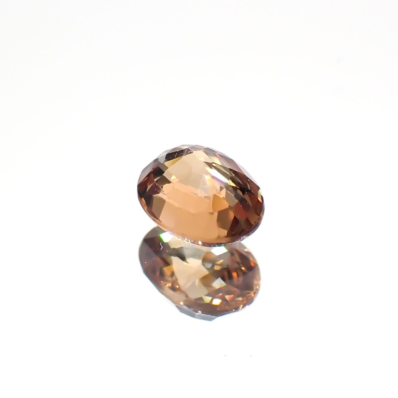 カラーシフトマラヤガーネット(宝石名ガーネット)タンザニア産 0.64ct 識別済[220115012]5.6x4.3mm前後