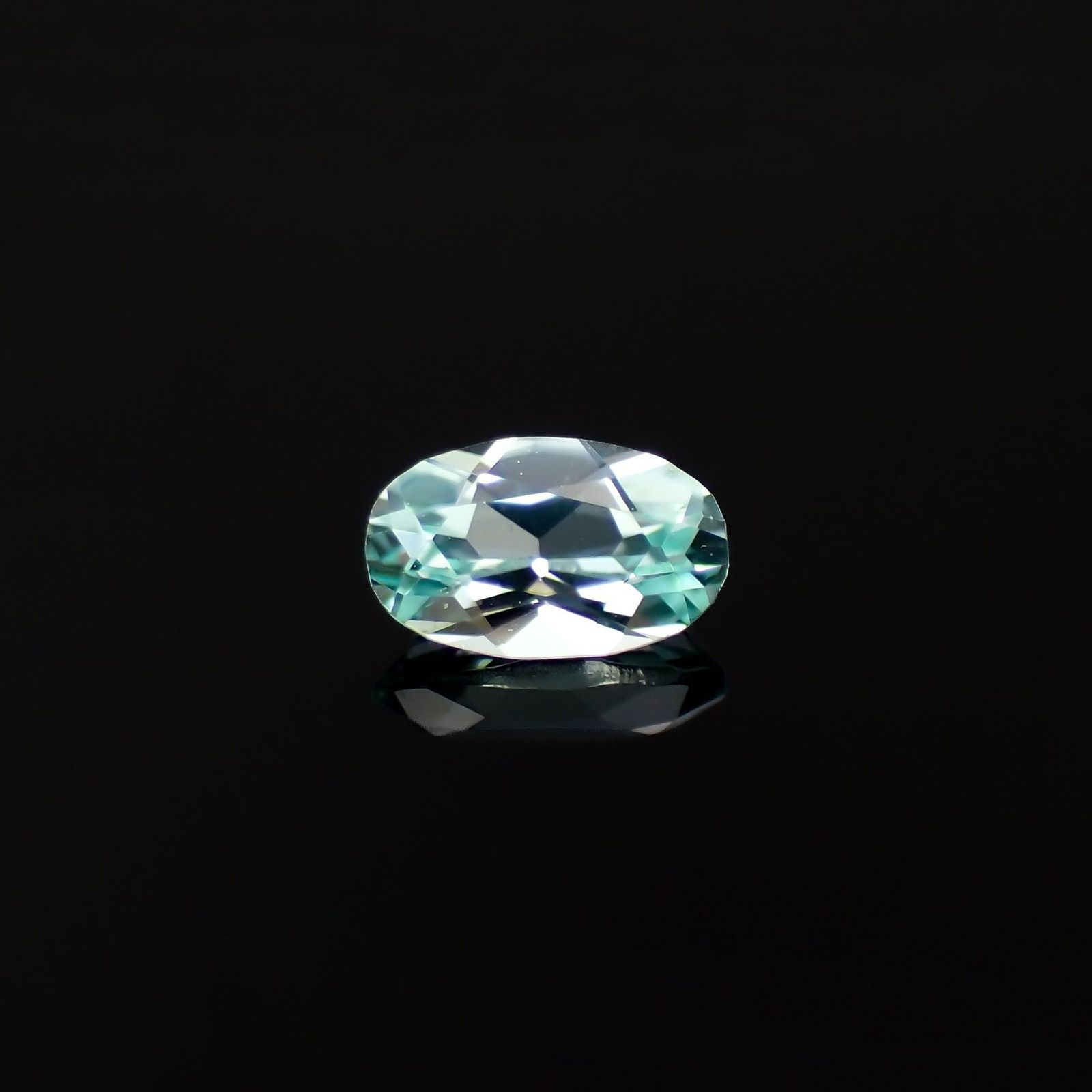 パライバトルマリン モザンビーク産 0.22ct / 4.9x3mm前後 [230220375]