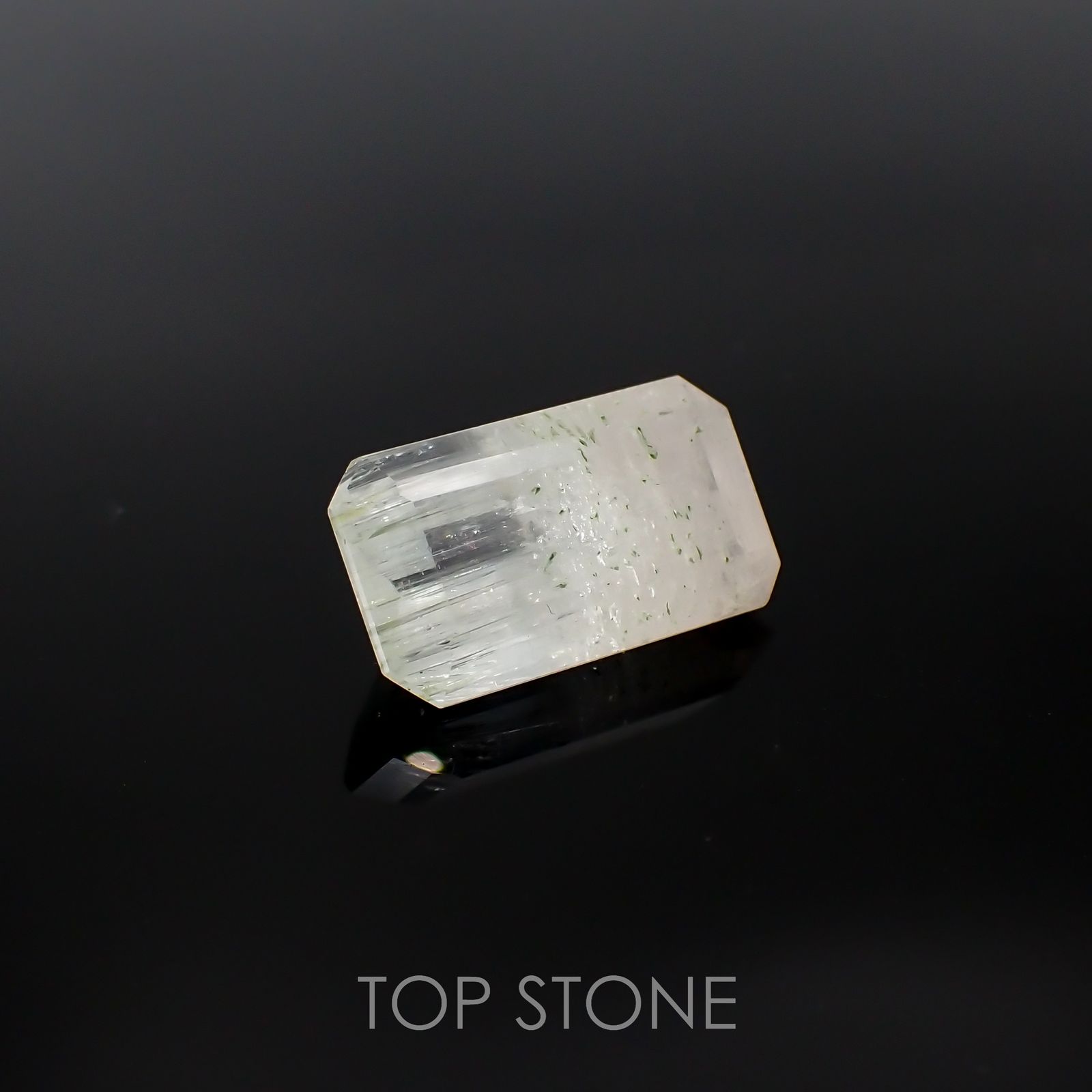 バイカラーベリル(宝石名バイカラー・ベリル)アフガニスタン産 7.03ct 識別済[220717122]15.9x9.1mm前後