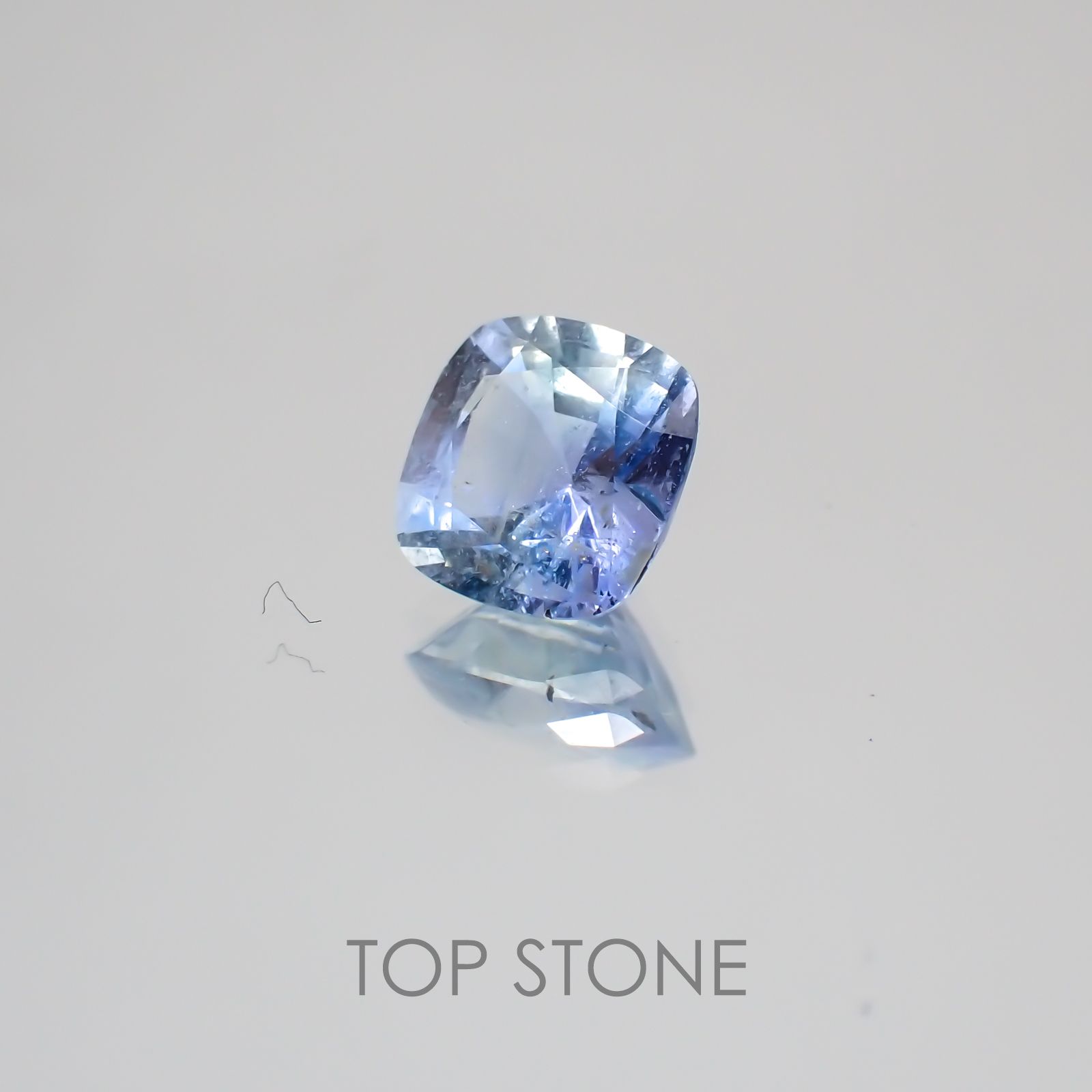ジェレメジェバイト ナミビア産 ルース 0.81ct ソーティング付[19111489]5.4×5.4mm前後