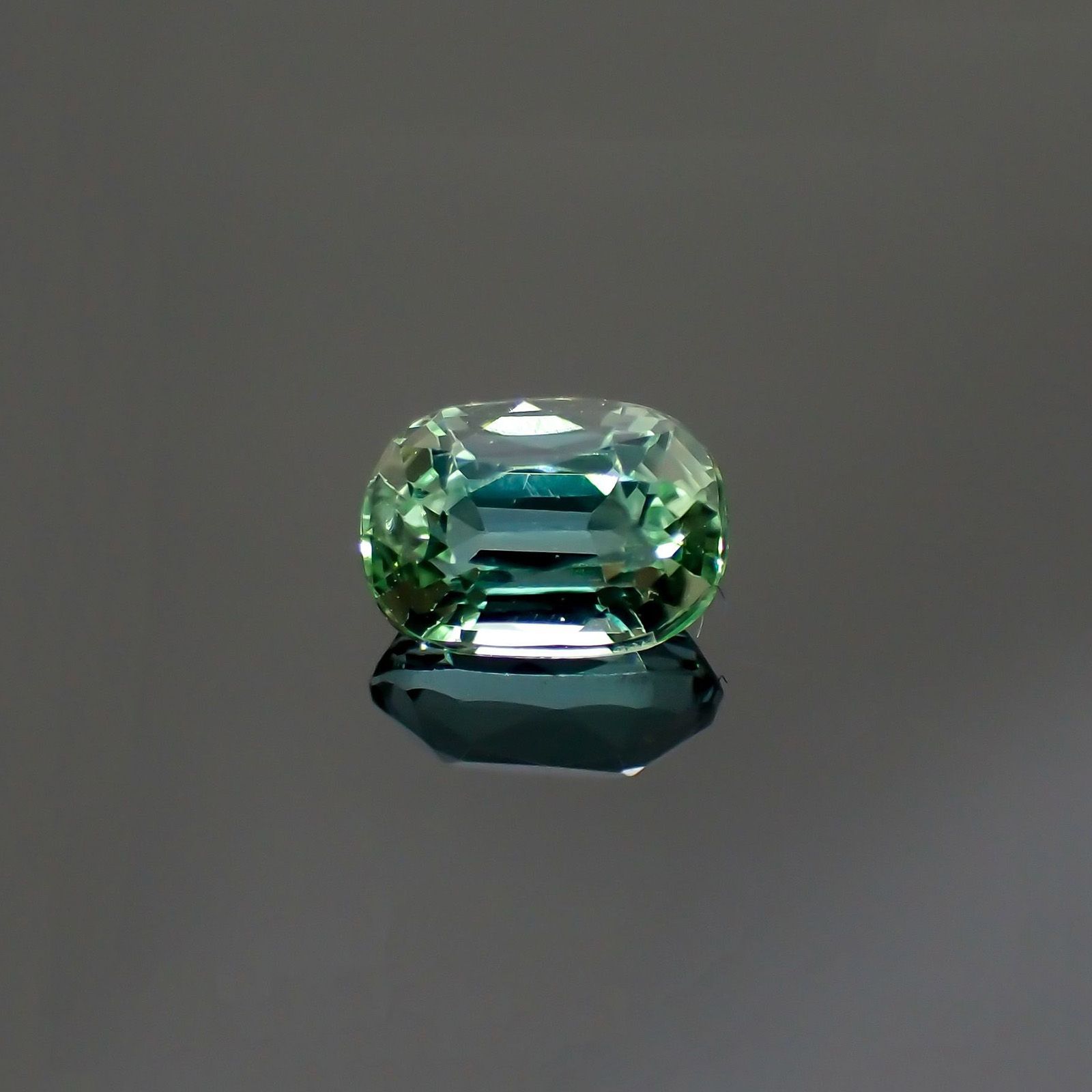 ブルーグリーントルマリン アフガニスタン産 0.59ct / 5.8x4mm前後 [220114091]