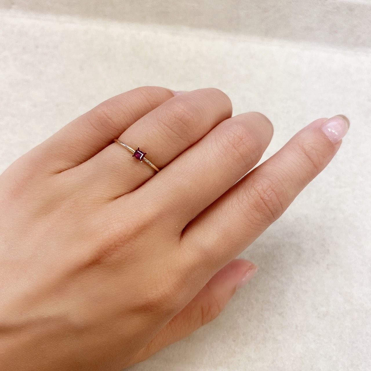 ルビー 非加熱(宝石名ルビー) マダガスカル産 0.12ct 識別済[210711732]2.8×2.4mm前後