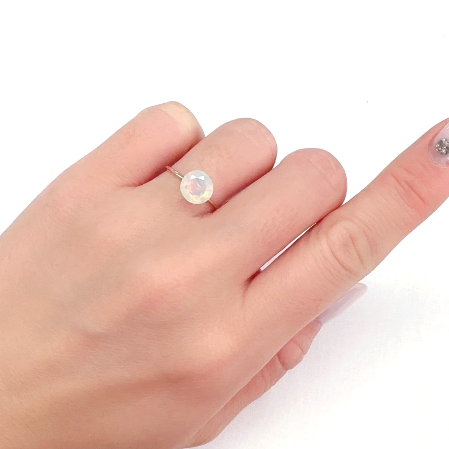 エチオピアオパール エチオピア産 1.01ct[231224636]7.8x7.7mm前後