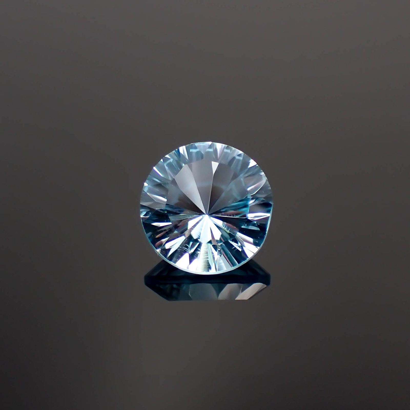 ブルートパーズ ブラジル産 4.08ct[221219317]10x10mm前後