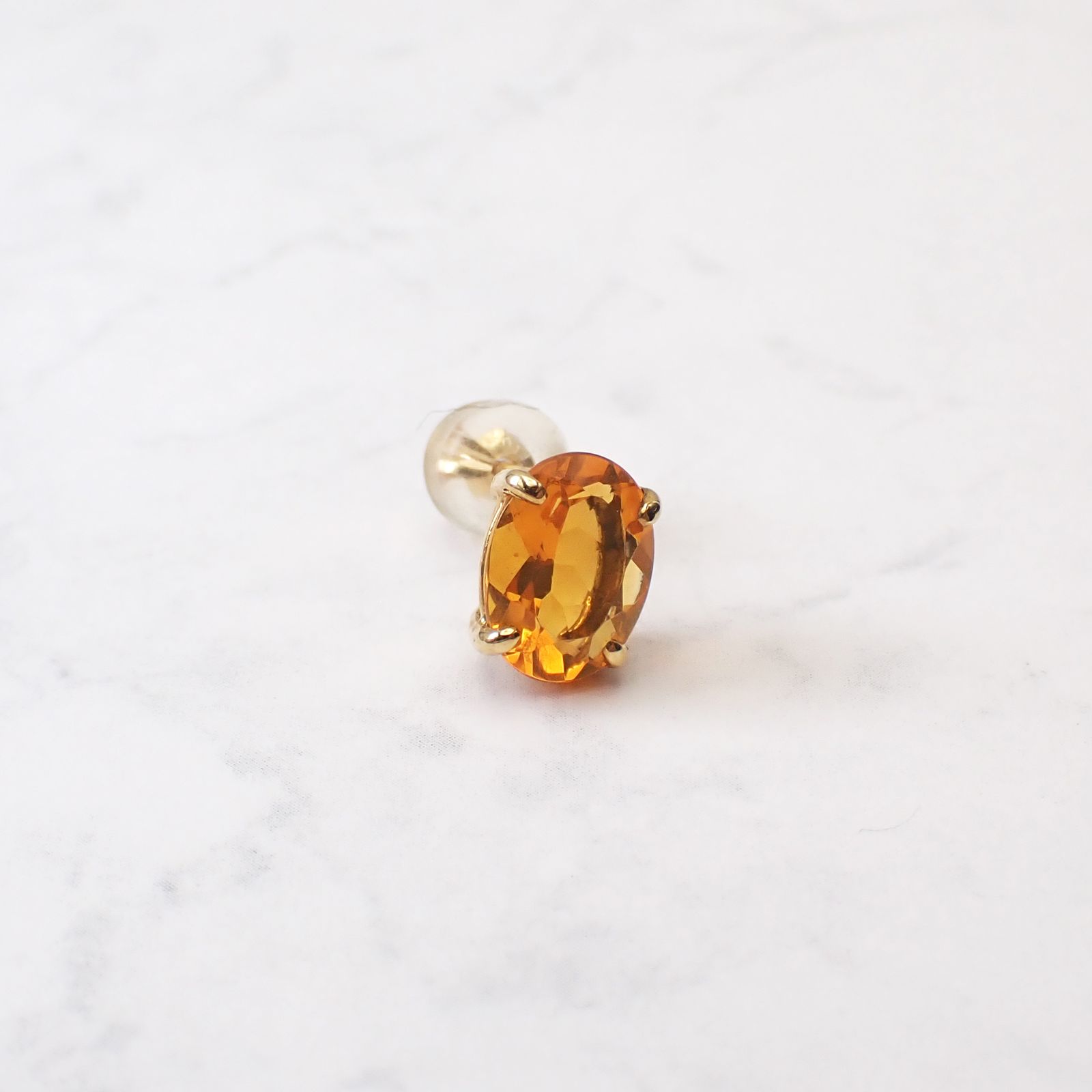 ◇K18ピアス◇ ファイヤーオパール 約0.80ct | オーバル/つやあり仕上げ (片耳用・キャッチ付き) 6×8mm [241229428]