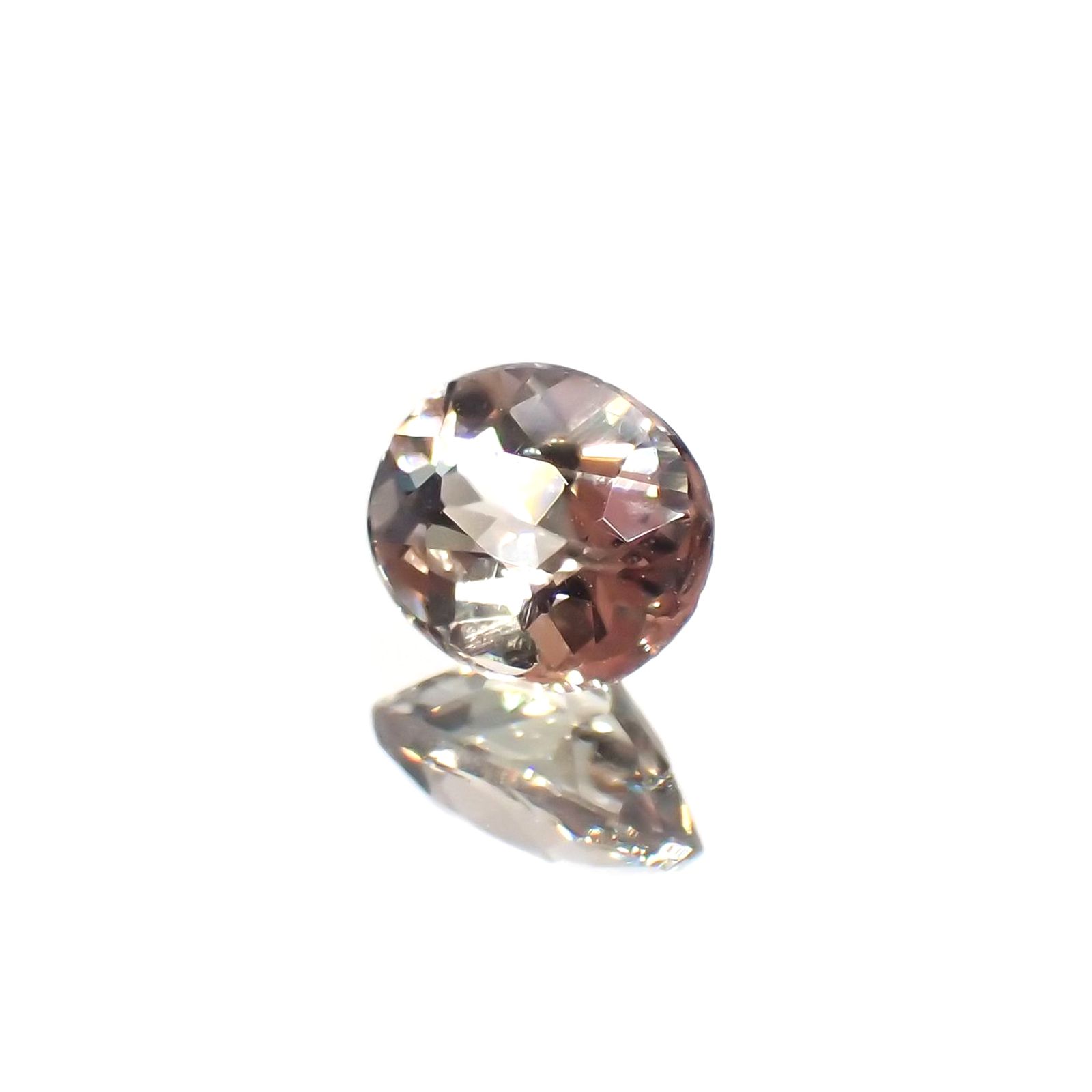 ダイアスポア(宝石名ダイアスポア)トルコ産 識別済 0.92ct / 6.7x5.5mm前後 [251116028]