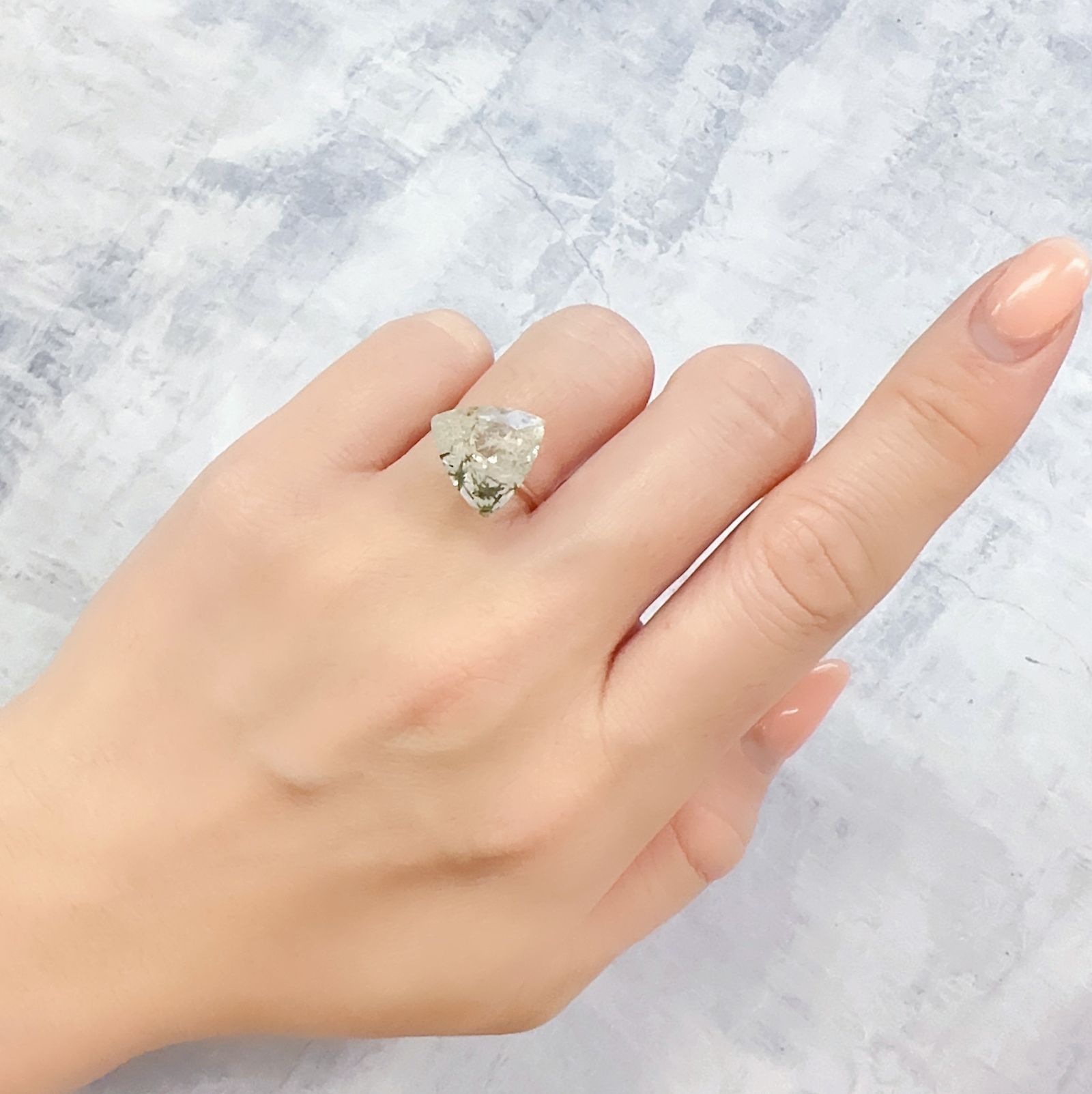 ヘデンベルジャイトインクォーツ インドネシア産 5.56ct [230120050]12.7x13mm前後