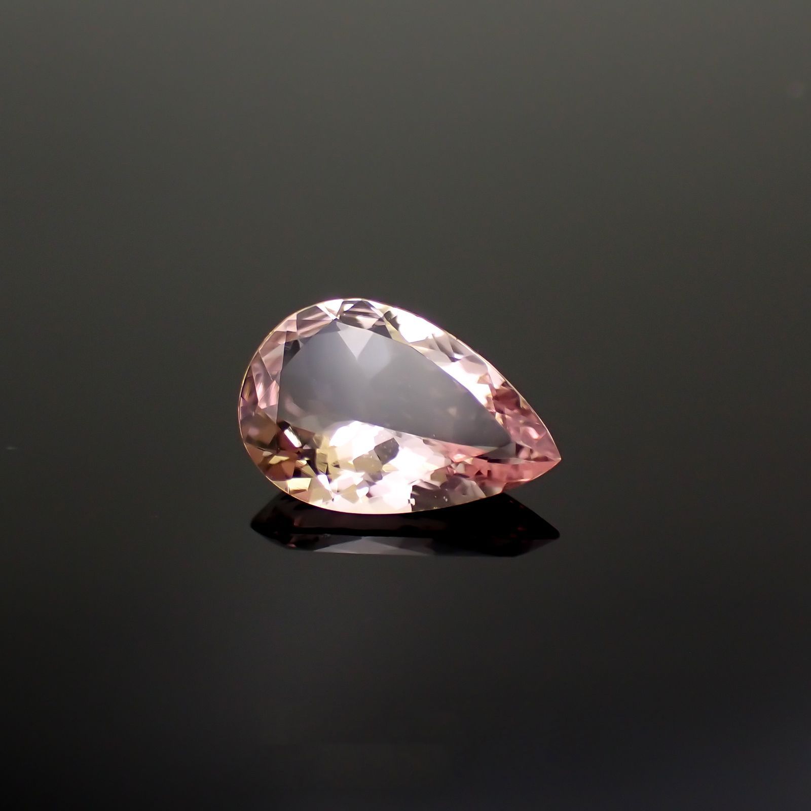 モルガナイト(宝石名モルガナイト)ナイジェリア産 2.525ct ソ付(日独)[221018879]12.93x8.71mm前後
