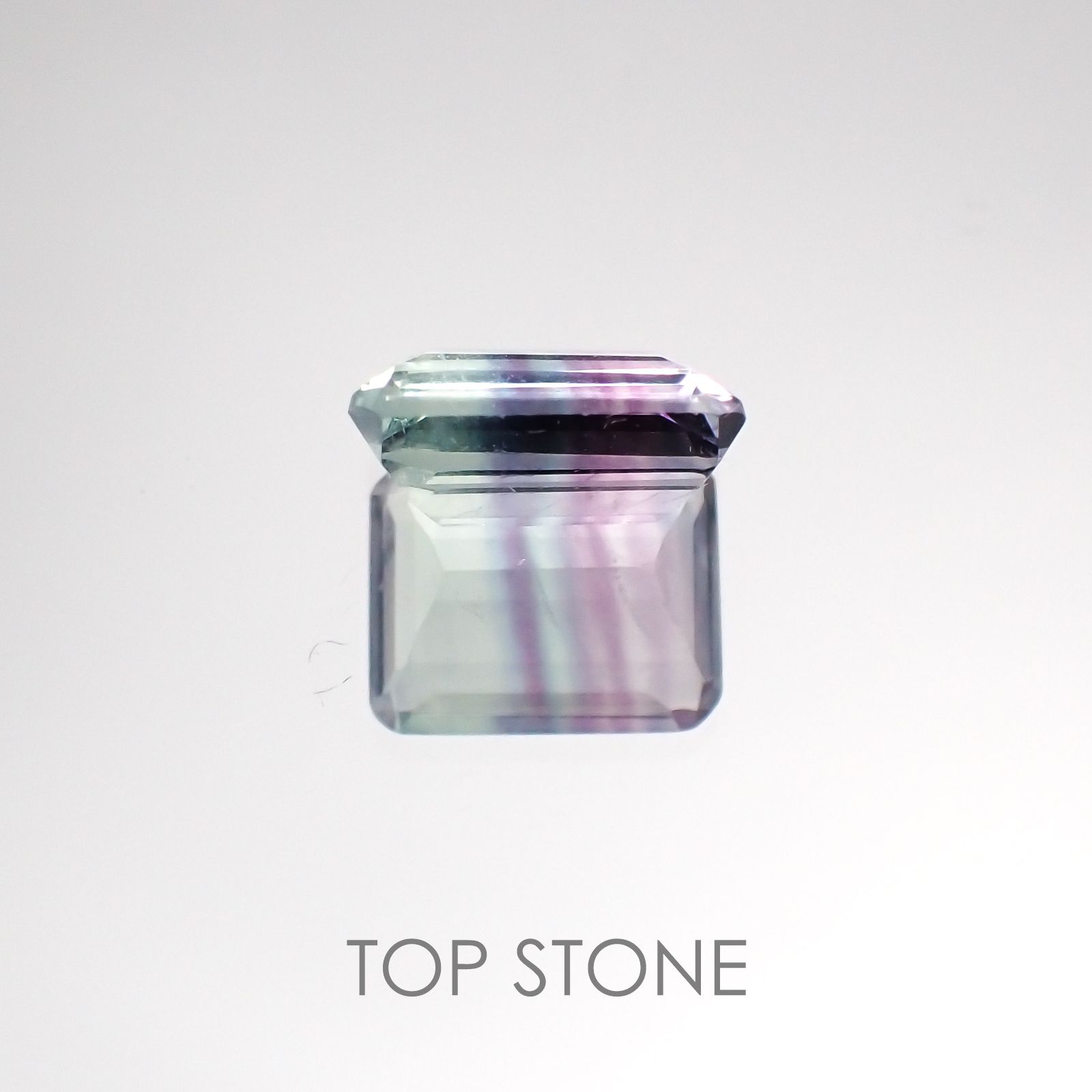 バイカラーフローライト ブラジル産 ルース 3.59ct[21028520]10.2×8.1mm前後