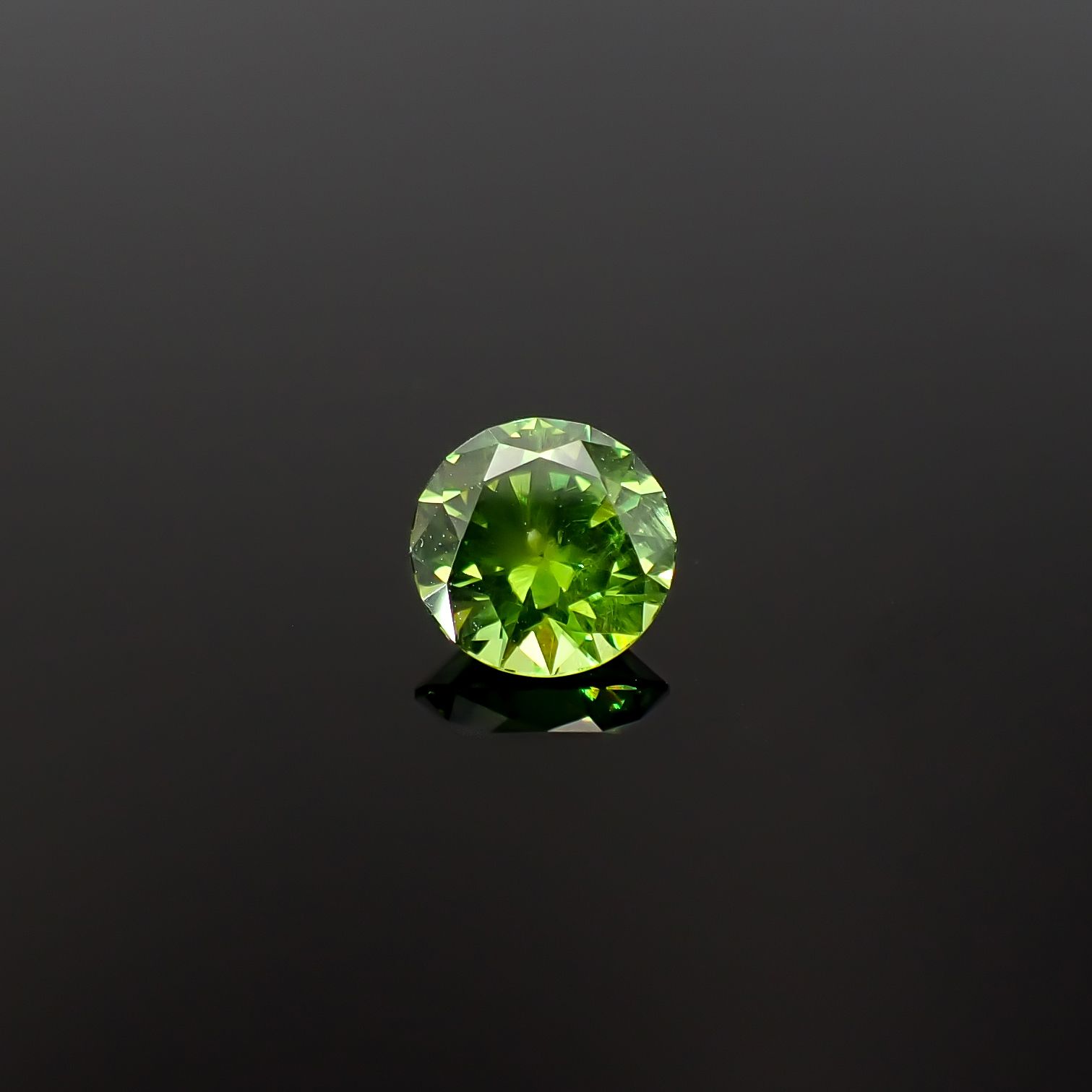 デマントイドガーネット ロシア産 1.08ct / 6.3x6.3mm前後 [260432070]