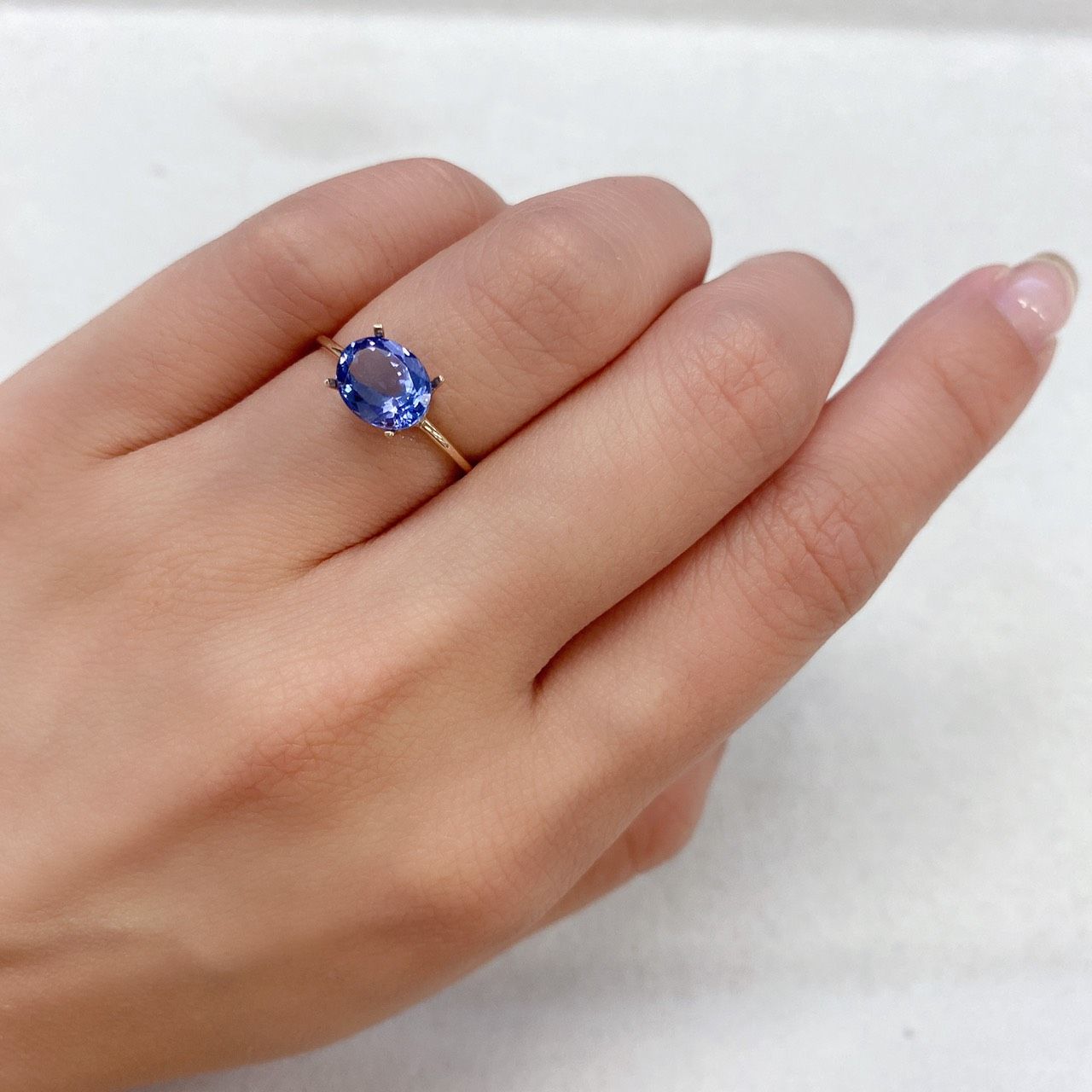 タンザナイト(宝石名タンザナイト) タンザニア産 1.75ct 識別済[210711837]8.2×6.5mm前後