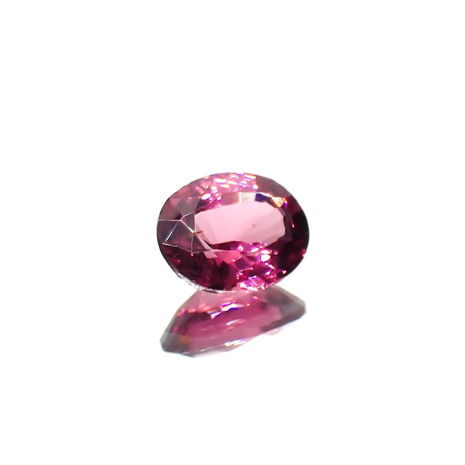 ピンクスピネル(宝石名スピネル)ビルマ/マダガスカル産 識別済 0.77ct / 6.3x5.1mm前後 [230421743]