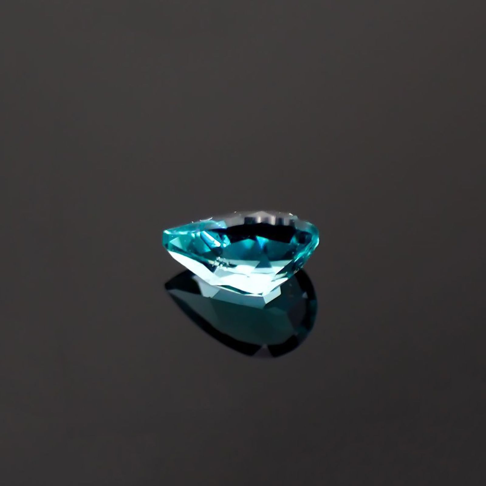 パライバトルマリン(宝石名トルマリン/別名パライバ・トルマリン)ブラジル産 識別済 0.075ct / 3.3x2.2mm前後 [221018777]