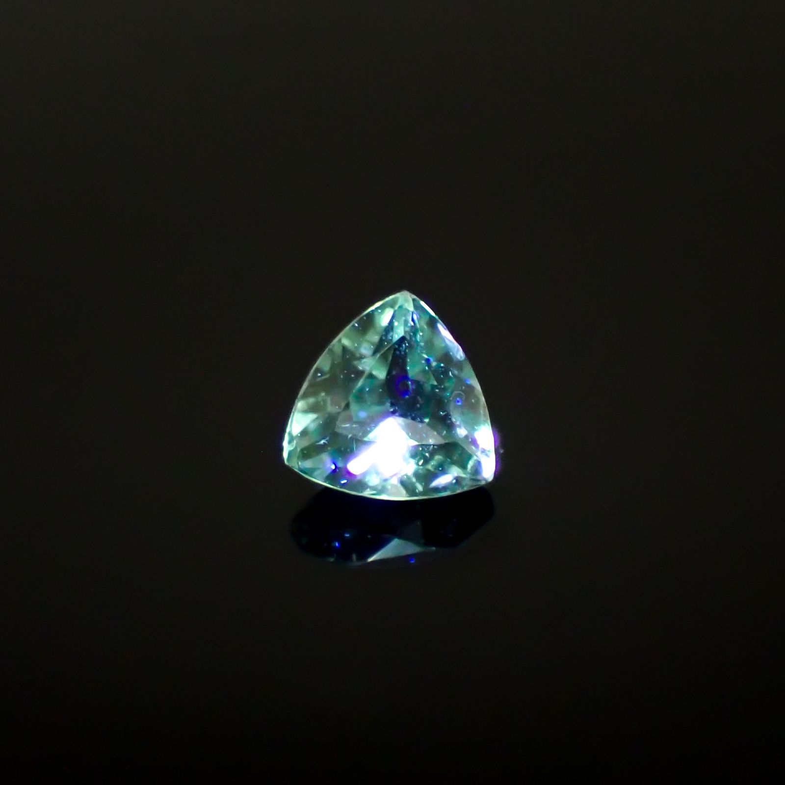 ブルーコーネルピン(宝石名ブルー・コーネルピン)タンザニア産 0.20ct 識別済[240527687]3.7x3.7mm前後