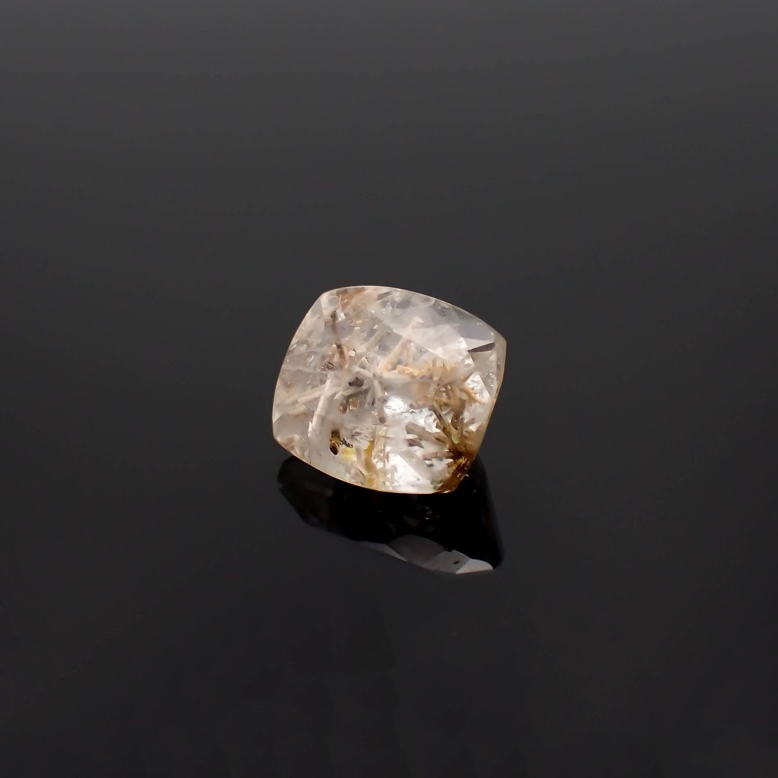 ヘデンベルジャイトインクォーツ インドネシア産 4.34ct [230120049]10.9x9.3mm前後